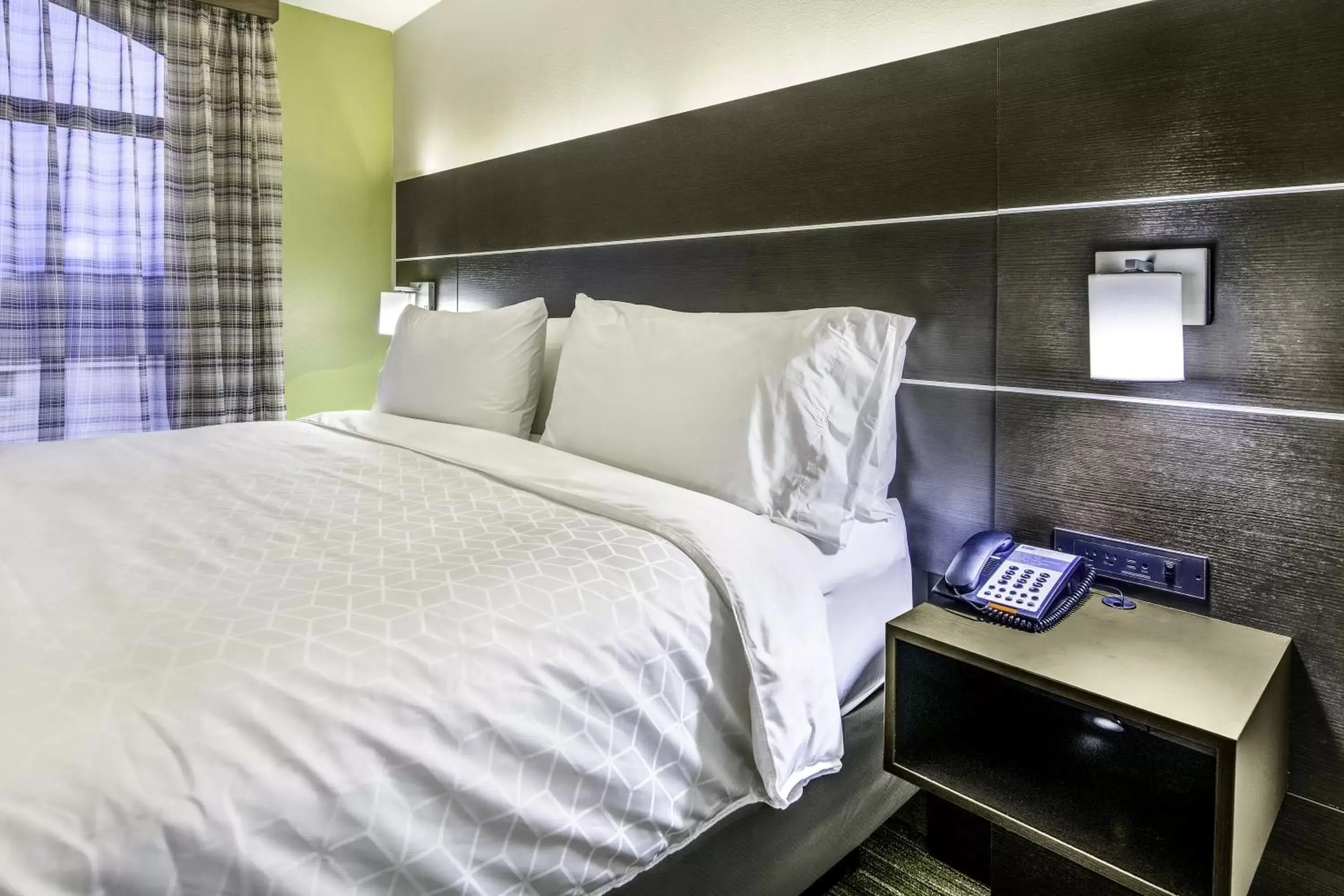 Bed in Holiday Inn Express & Suites Longview North, an IHG Hotel