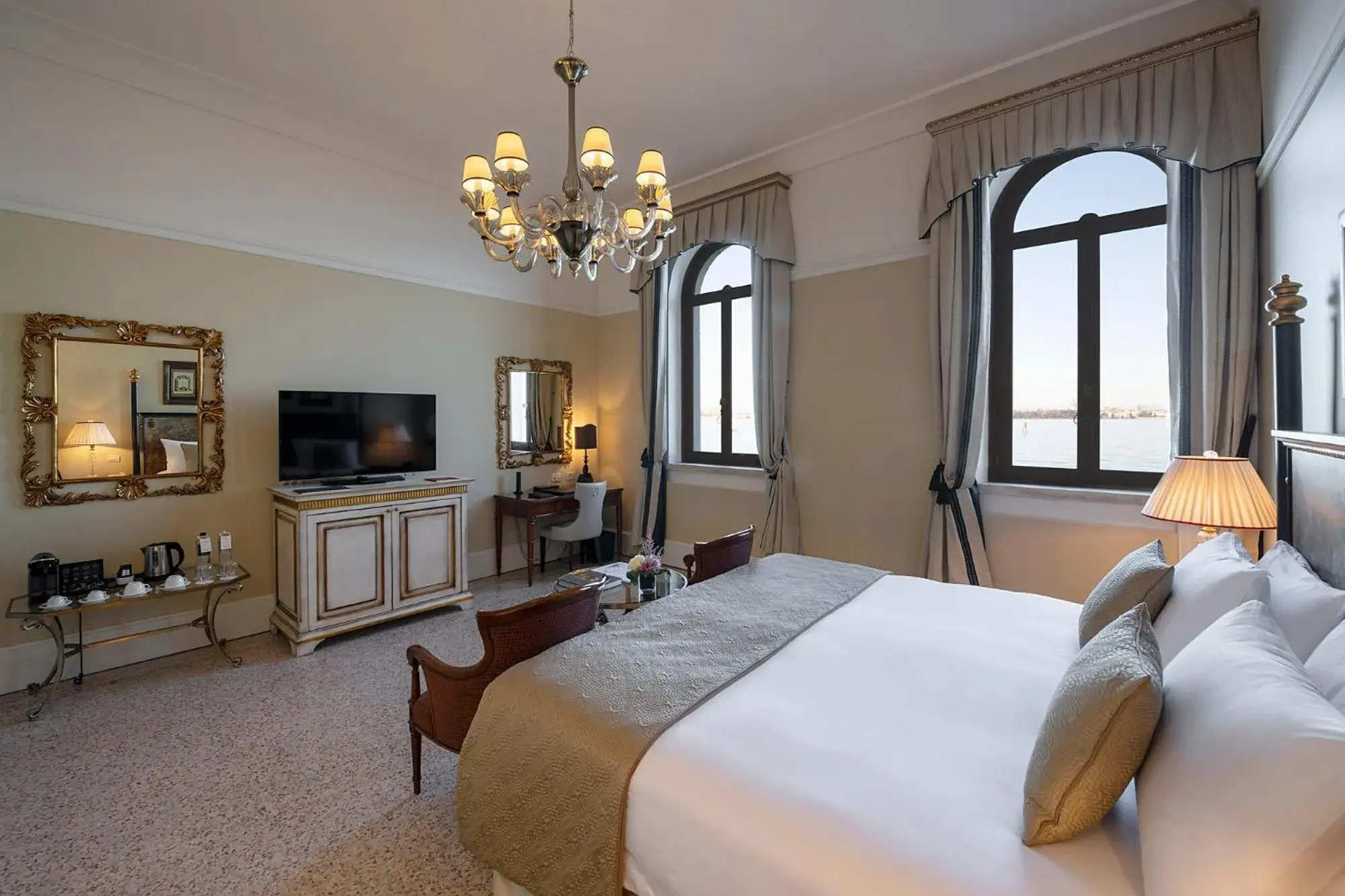 Navigante Junior Suite - single occupancy in San Clemente Palace Kempinski