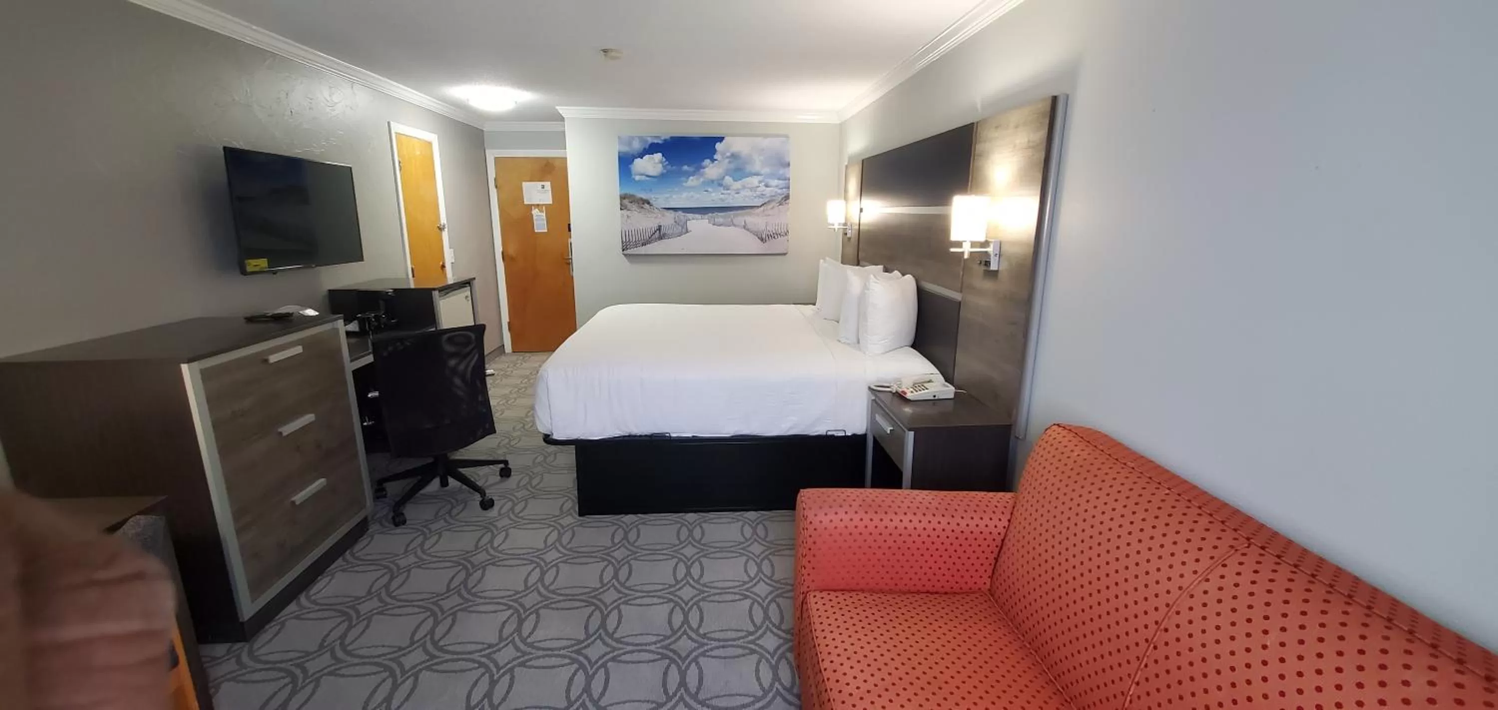 Photo of the whole room, Bed in Ambassador Inn and Suites