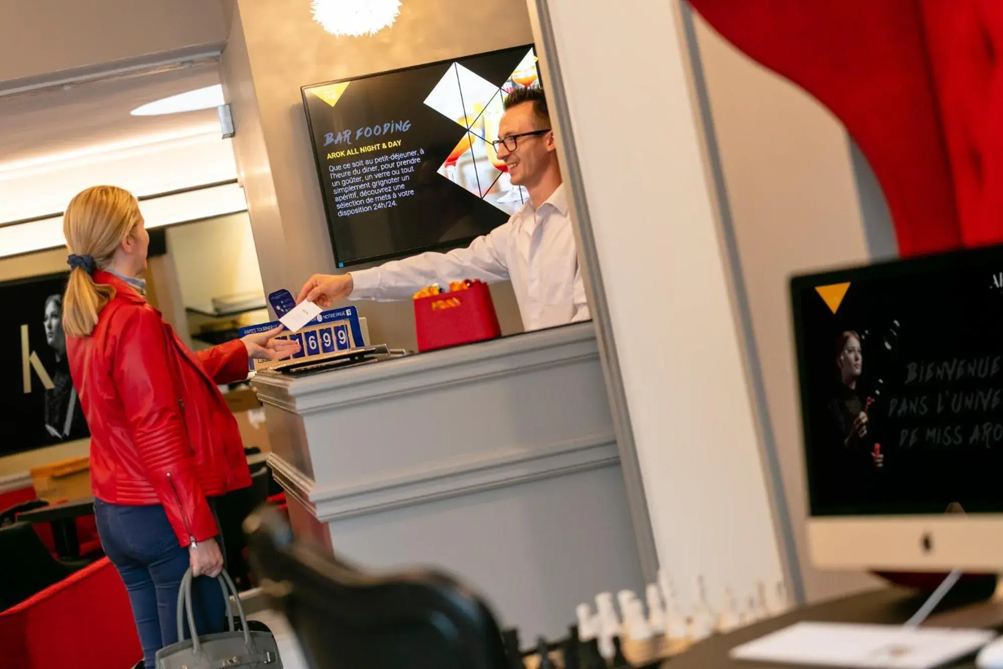 Lobby or reception in Hotel Arok Lobby or reception in Hotel Arok