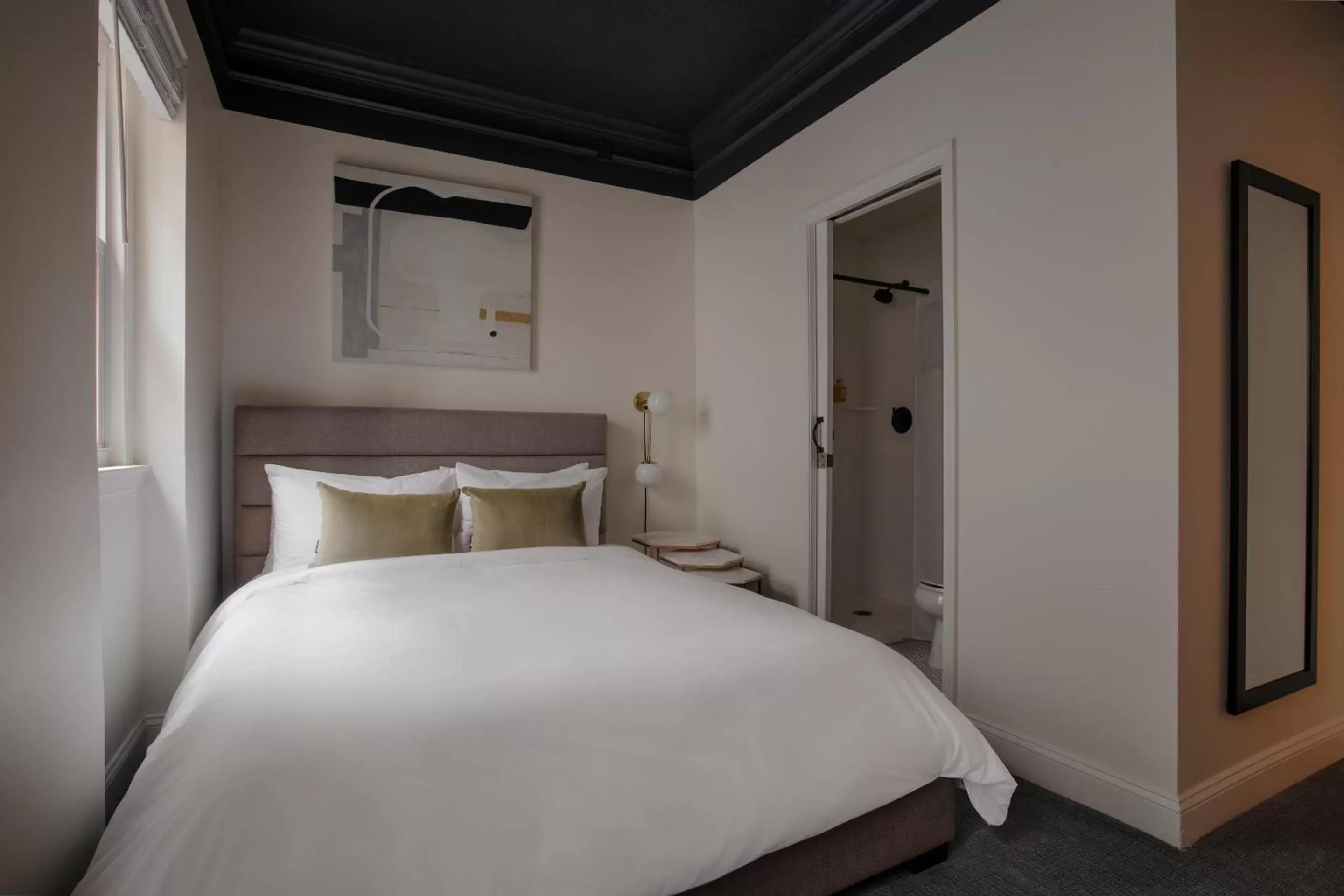 Bed in Found Dupont Circle powered by Sonder Bed in Found Dupont Circle powered by Sonder