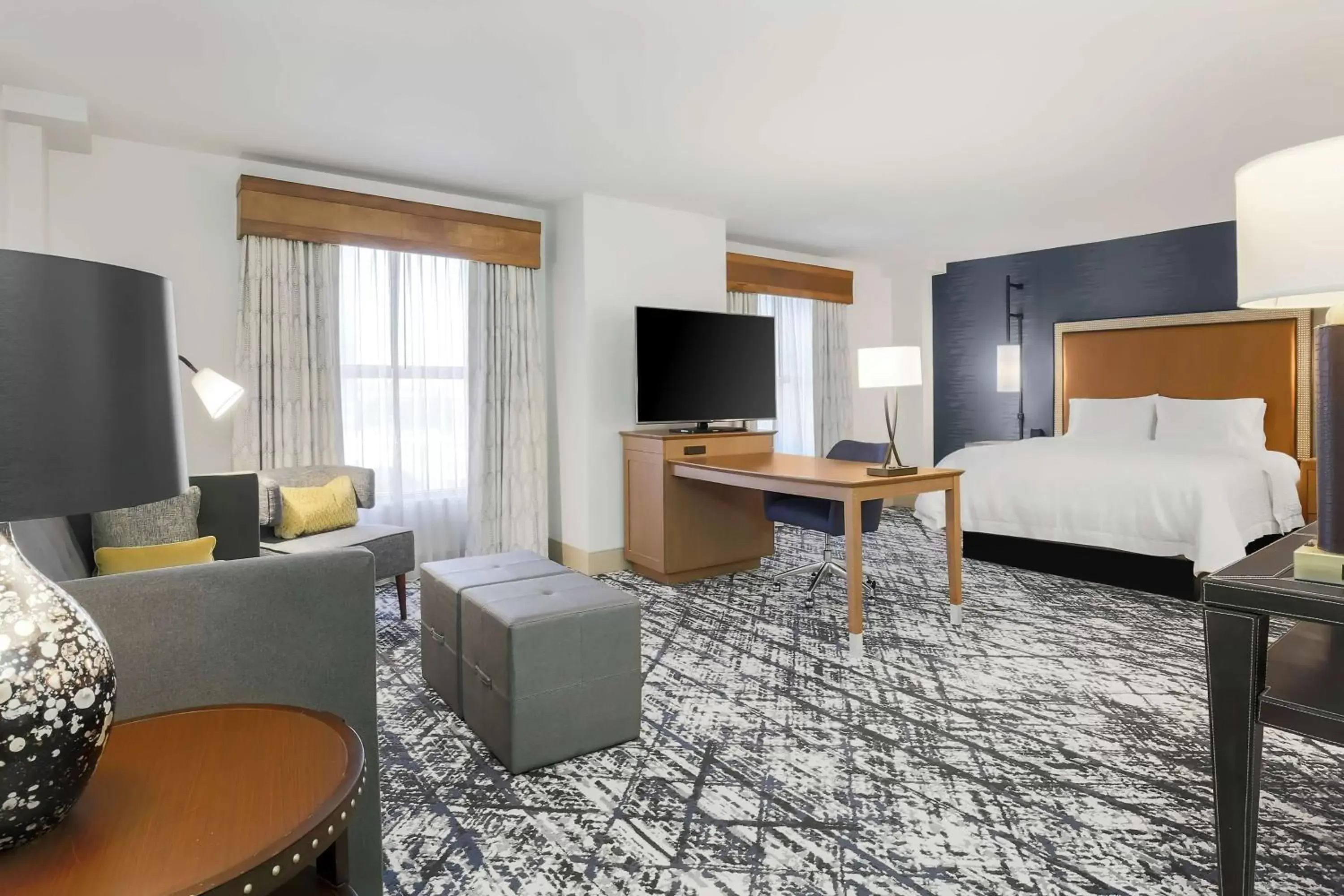 Bed, TV/Entertainment Center in Hampton Inn & Suites Austin-Downtown/Convention Center