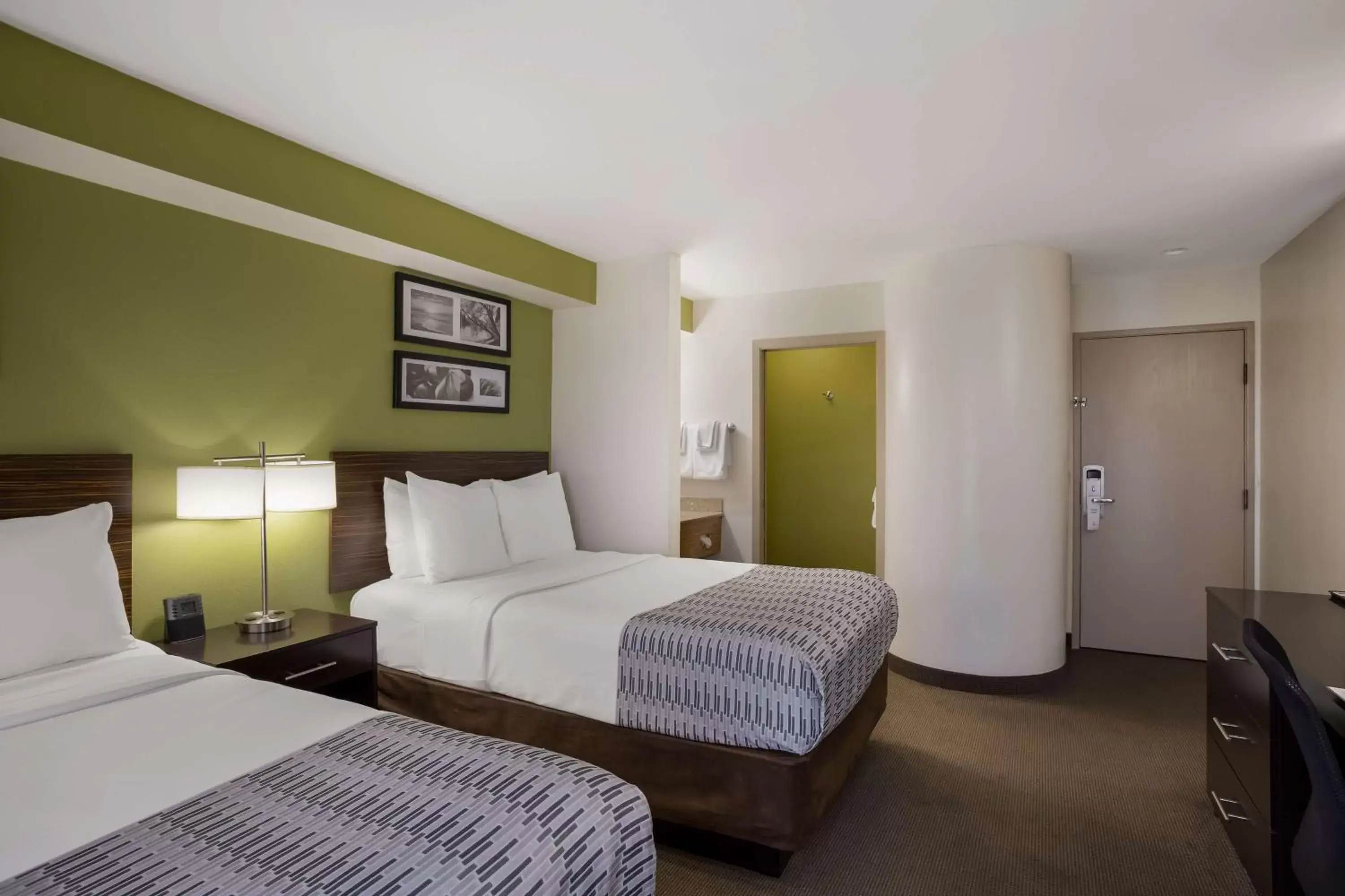 Bedroom, Bed in Surestay Plus Hotel by Best Western Superstition Springs