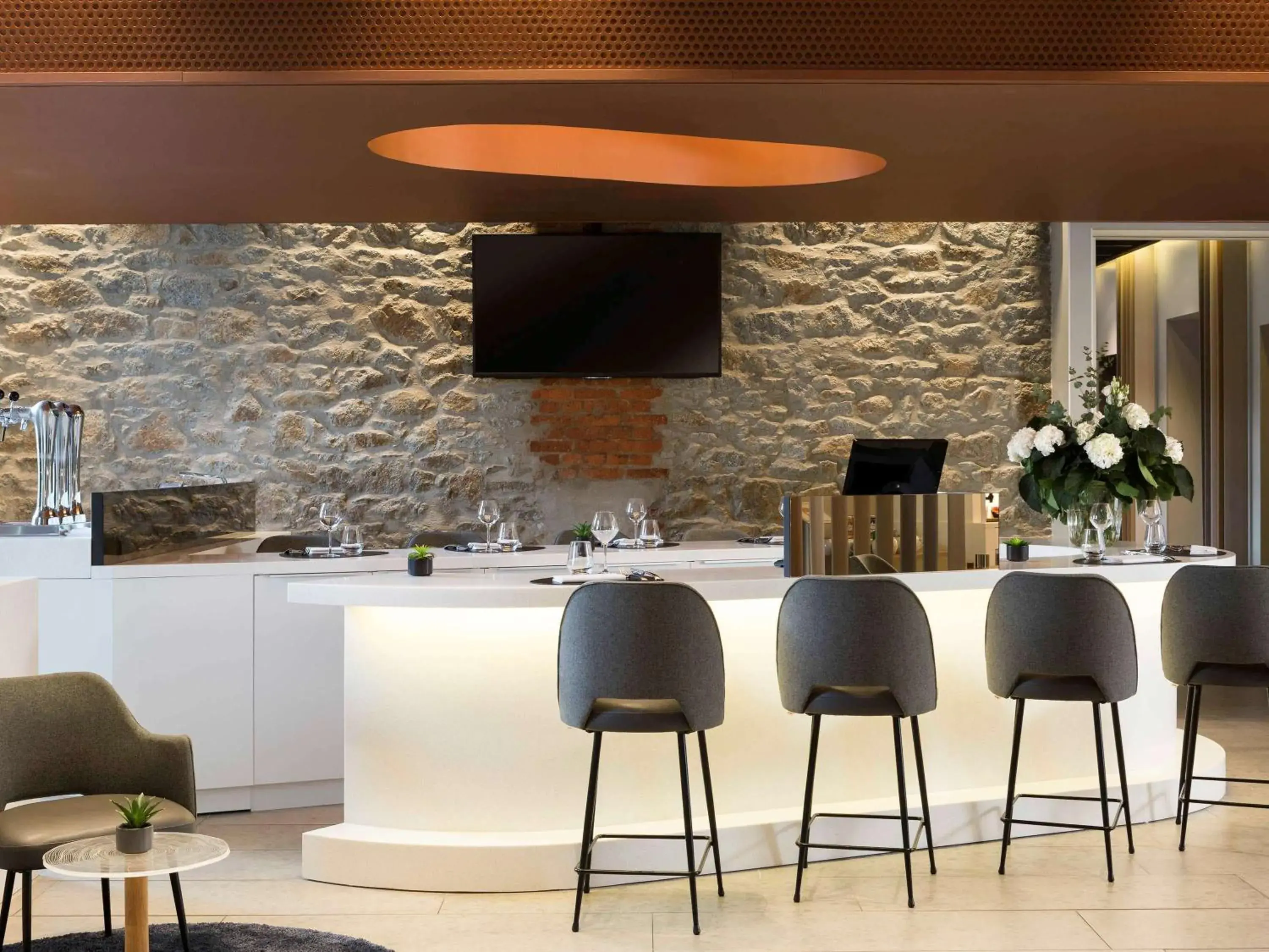 Lounge or bar in Novotel Saint Brieuc Centre Gare