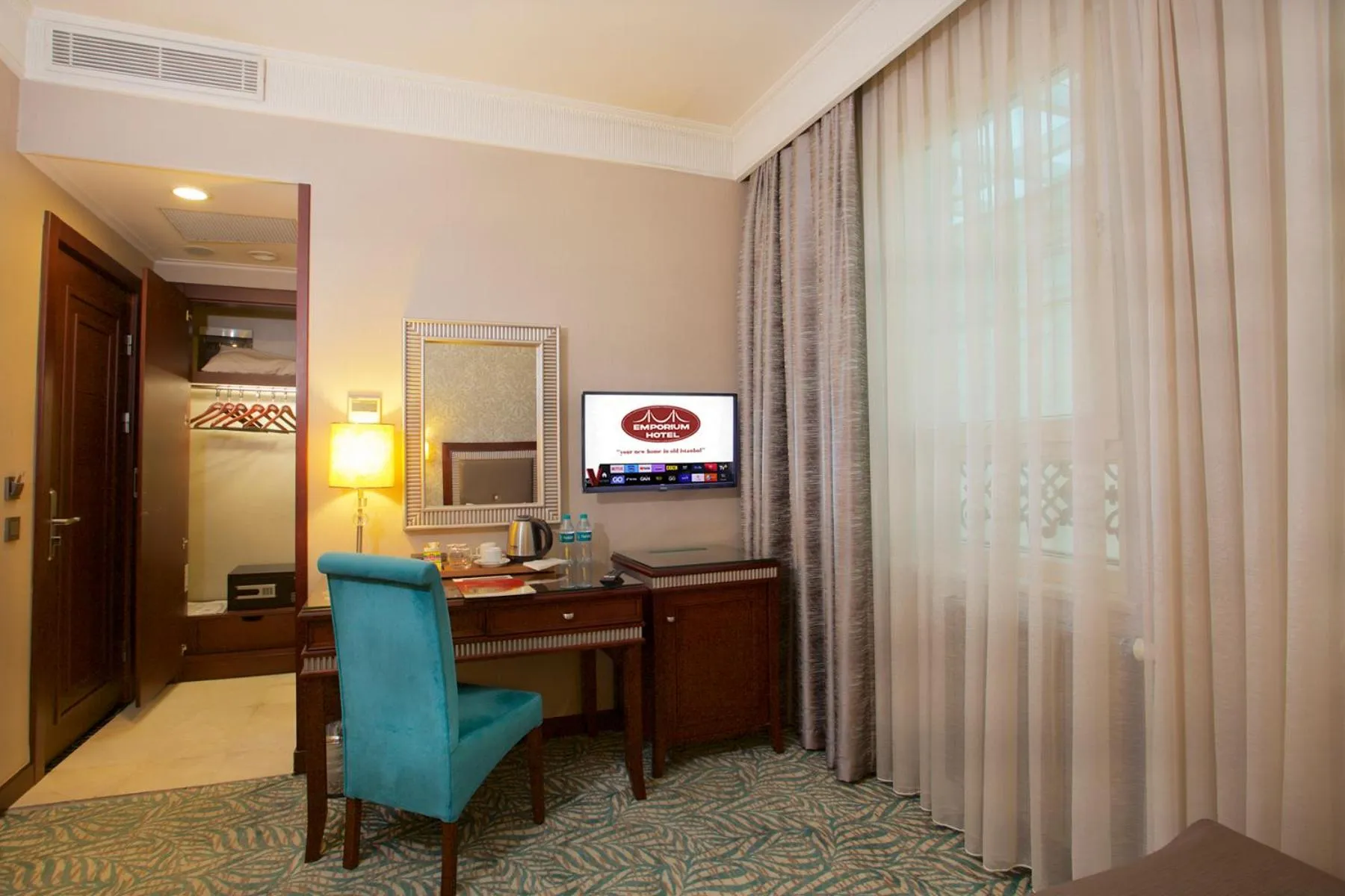 TV and multimedia in Emporium Hotel