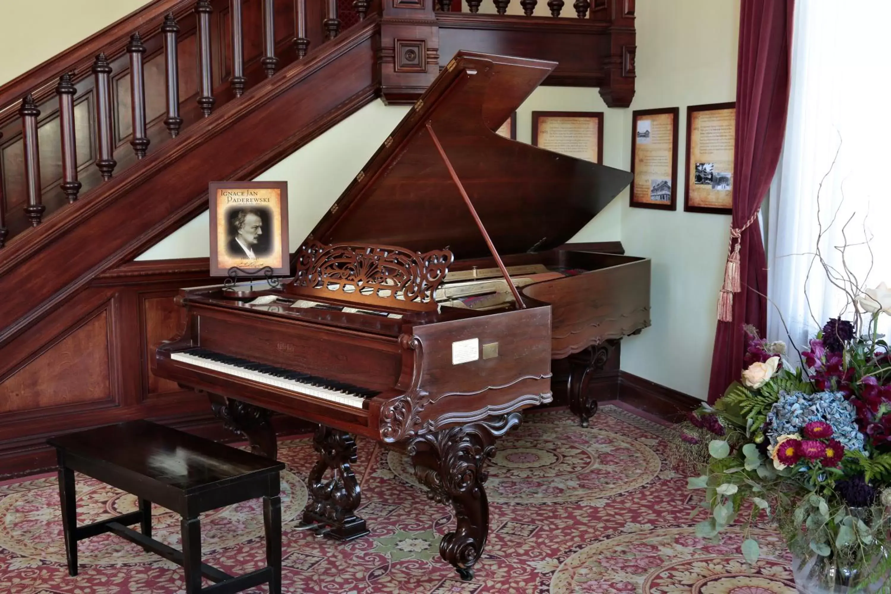 Lounge or bar in Paso Robles Inn