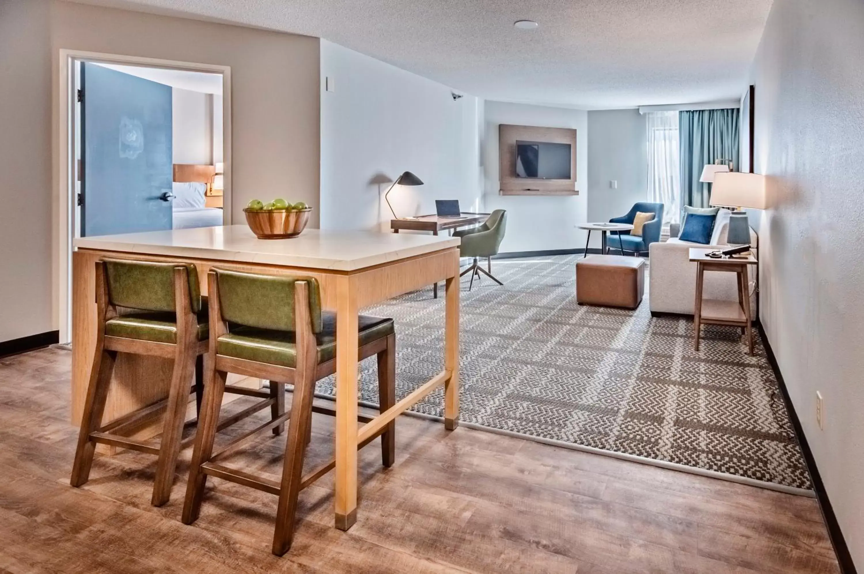 Photo of the whole room, Dining Area in Staybridge Suites - Cedar Rapids North, an IHG Hotel