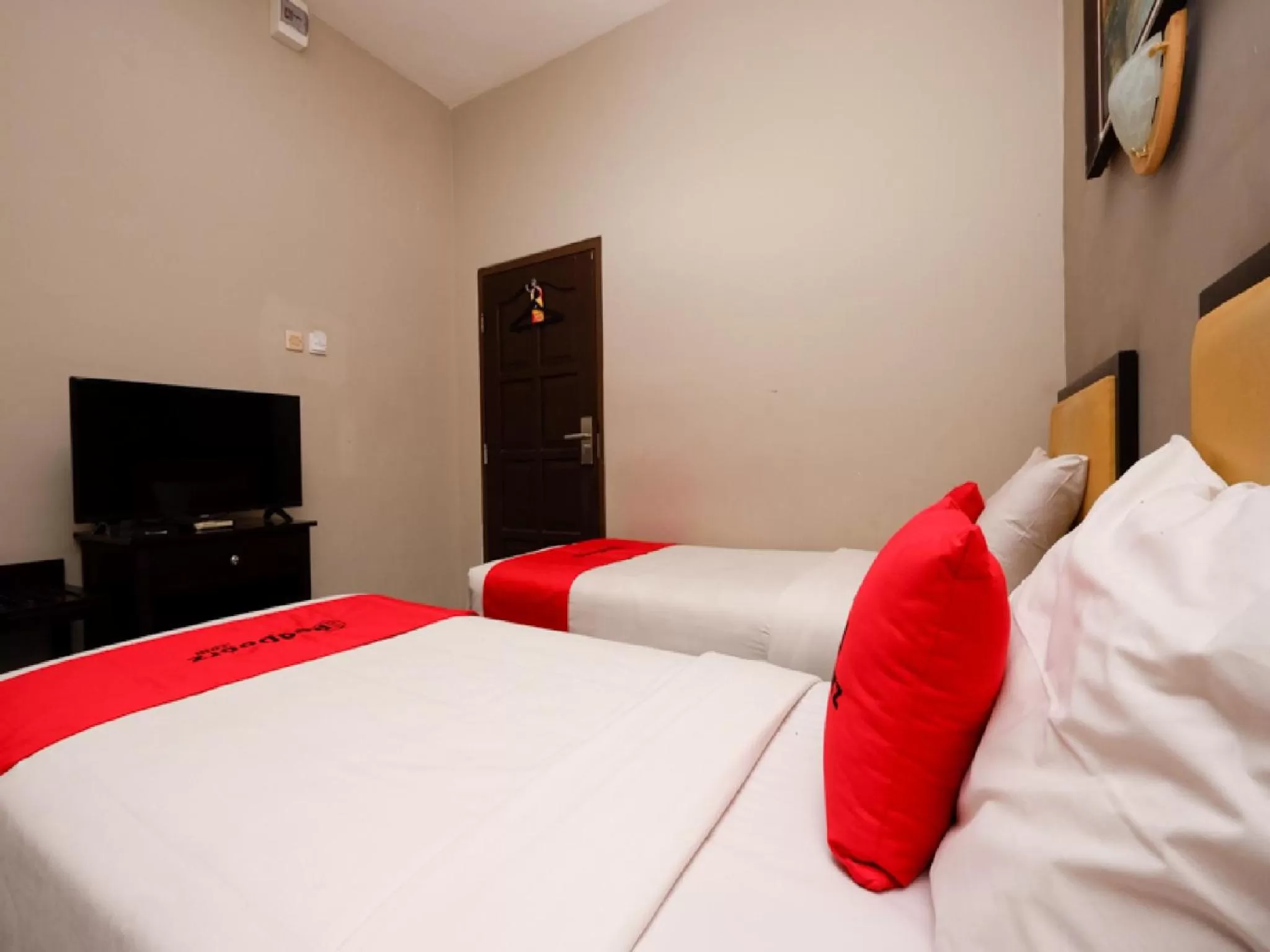 Bedroom, Bed in RedDoorz Plus @ Singosari Raya