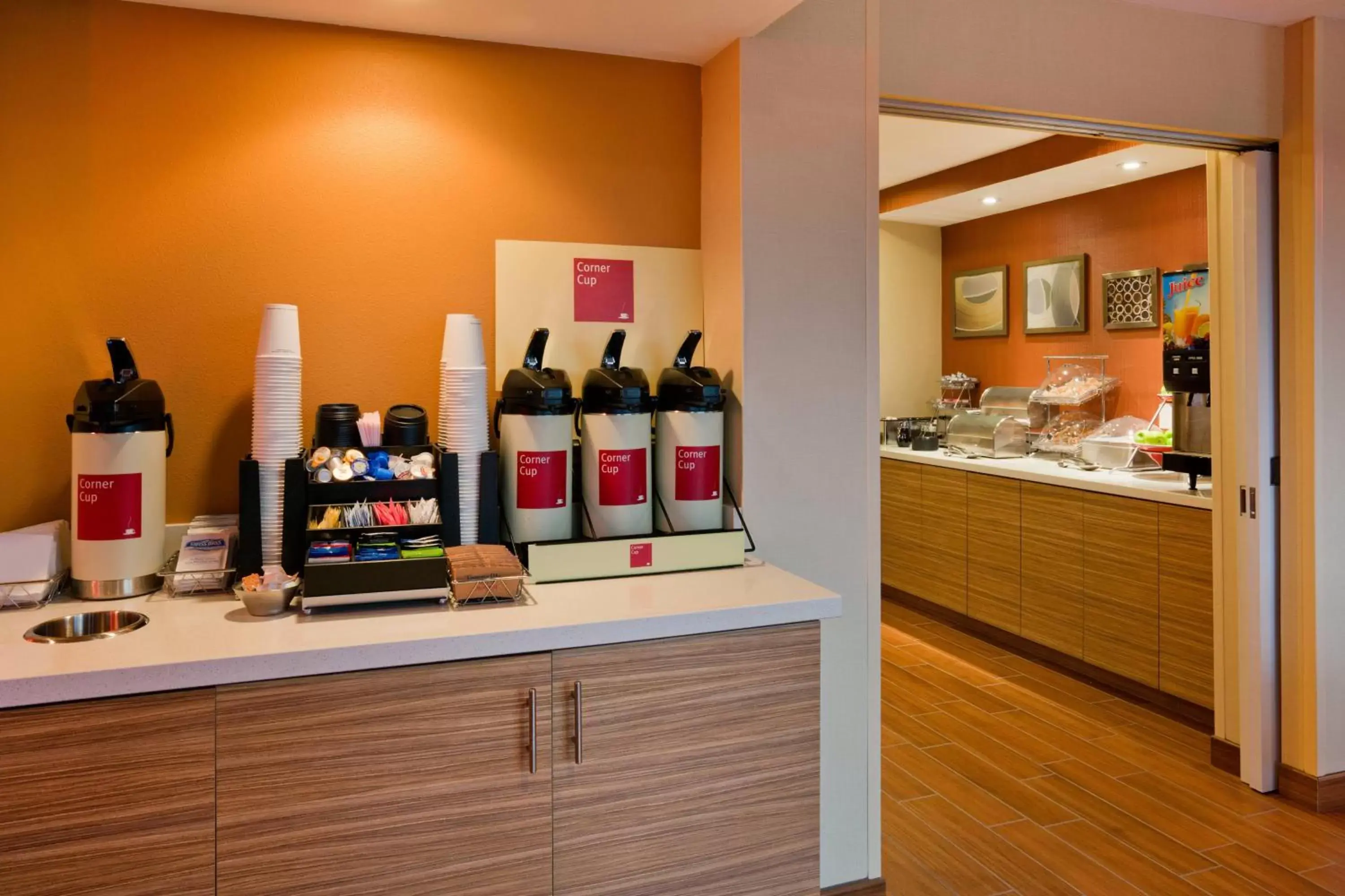 Restaurant/places to eat in TownePlace Suites by Marriott Sioux Falls South