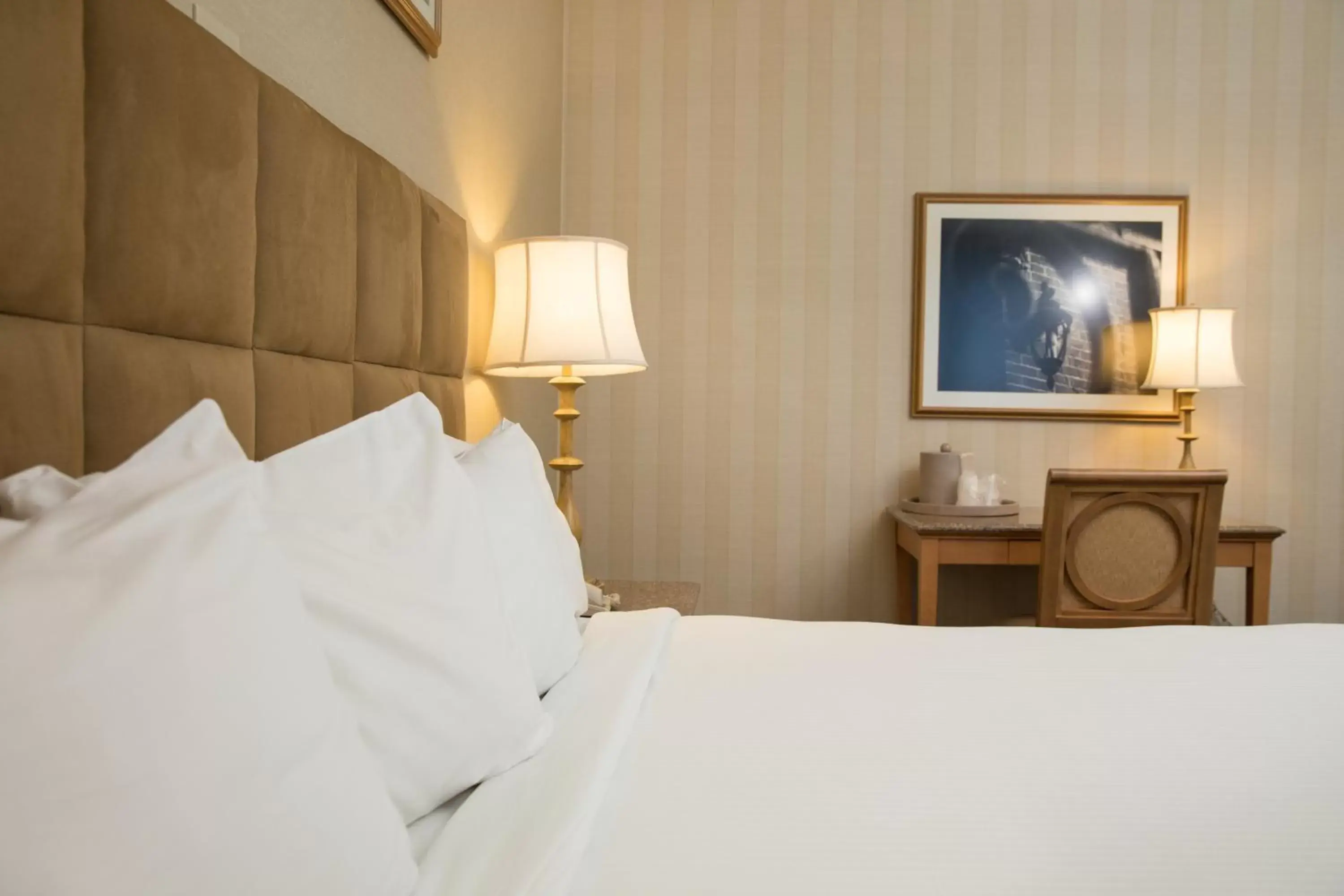 Bedroom, Bed in Showboat Hotel Atlantic City