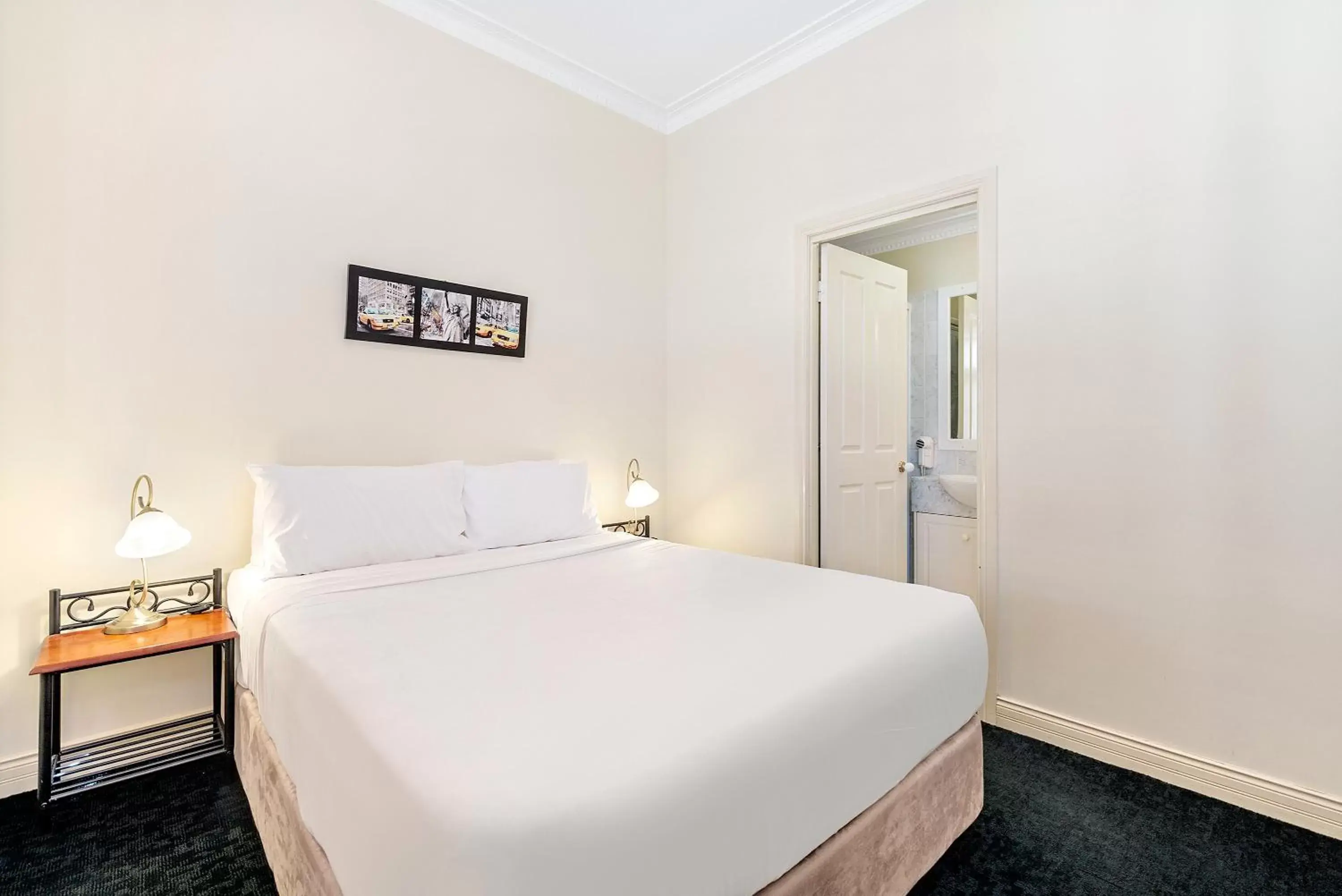 Bedroom, Bed in ULTIQA Rothbury Hotel