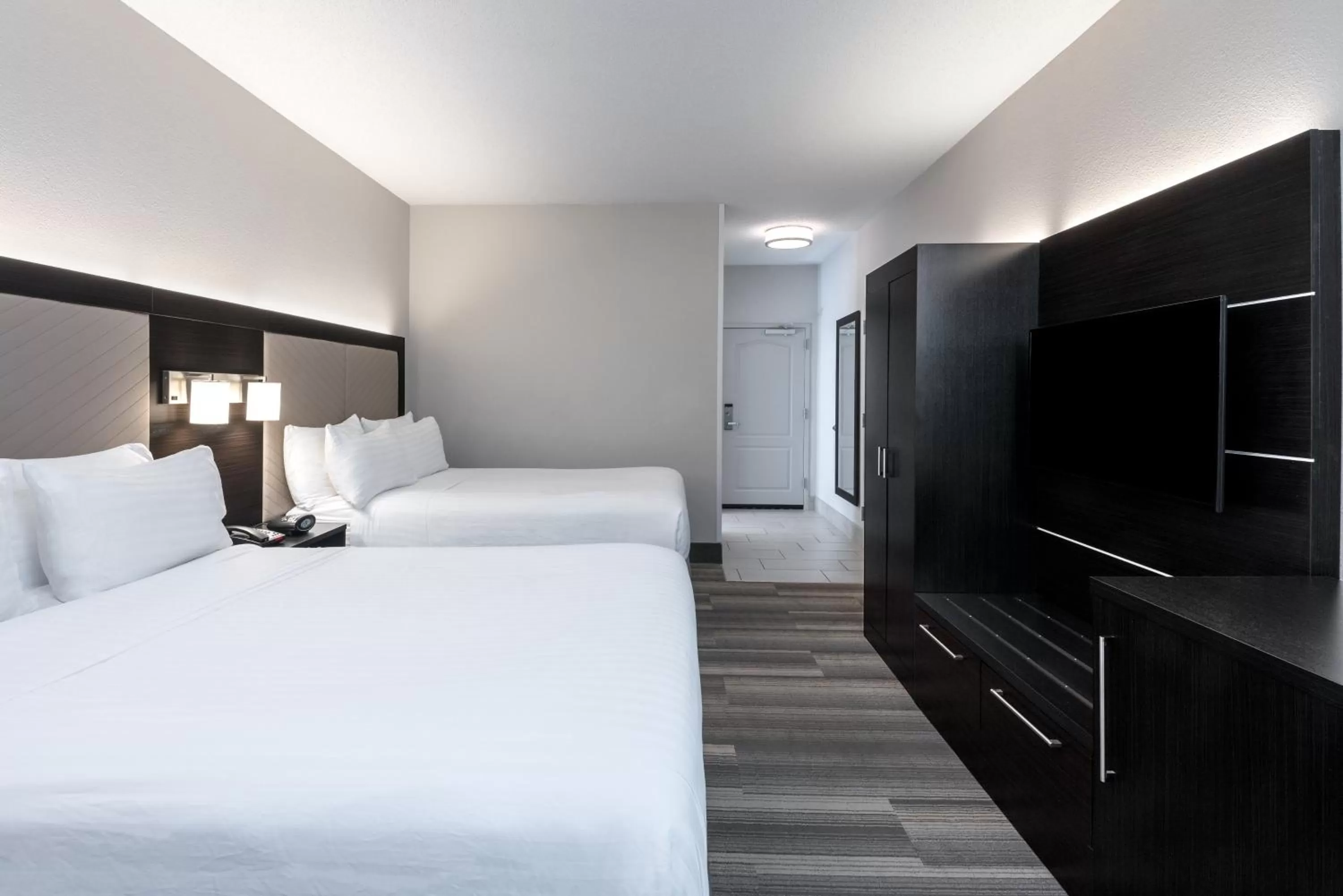 Photo of the whole room, Bed in Holiday Inn Express & Suites Florence I-95 & I-20 Civic Ctr by IHG