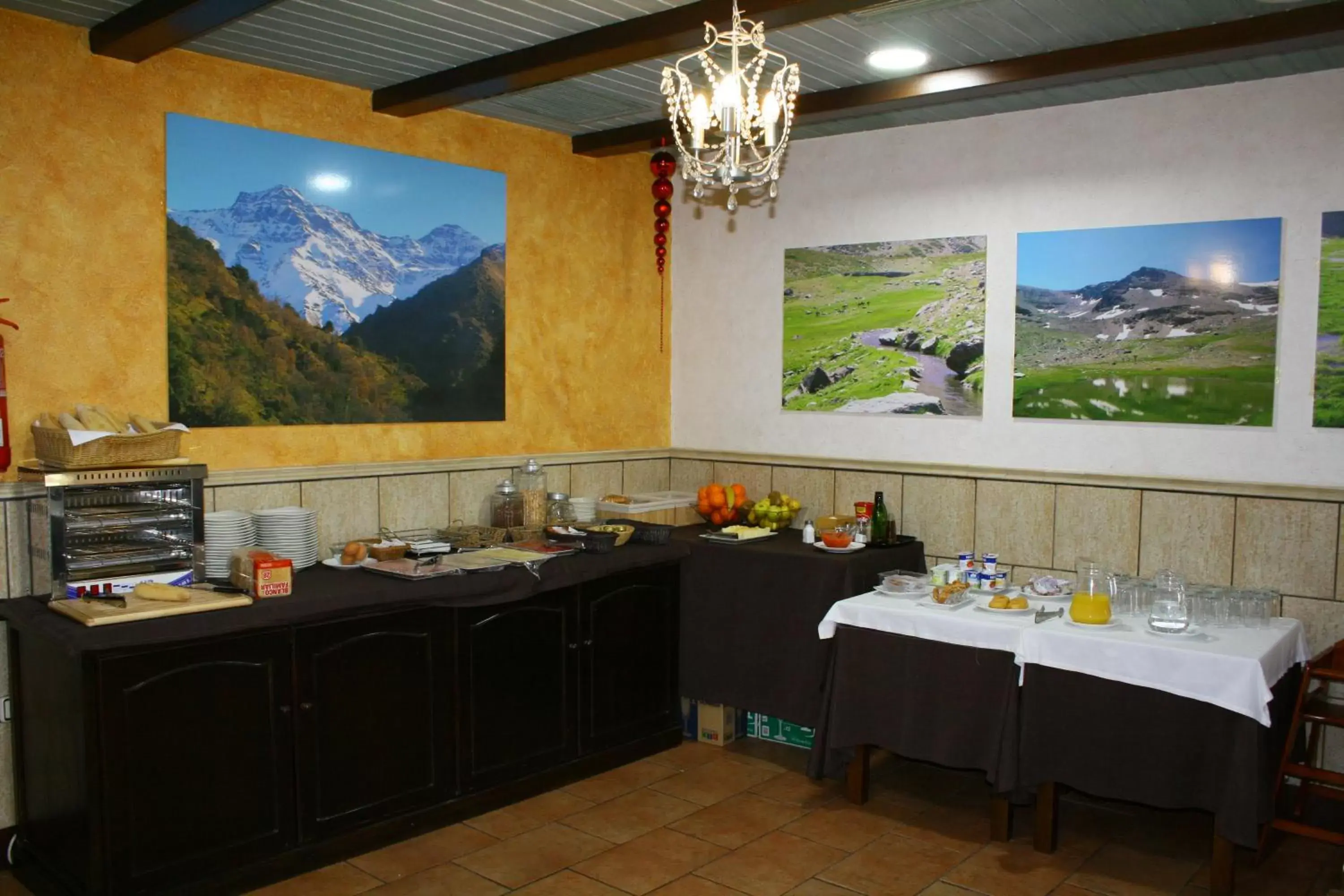 Breakfast, Restaurant/Places to Eat in Hotel Rural Huerta del Laurel