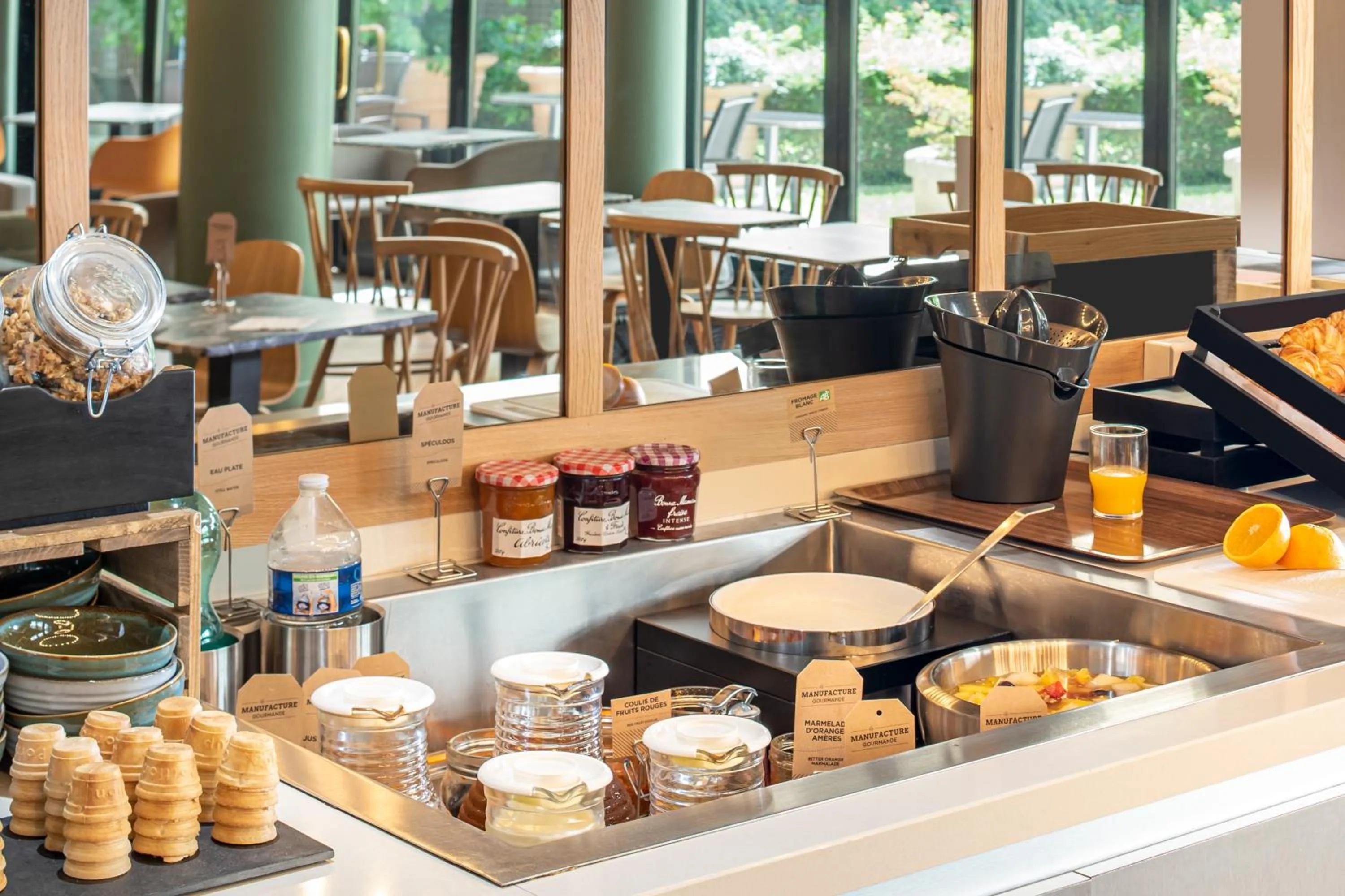 Food and drinks in Aparthotel Adagio Porte de Versailles