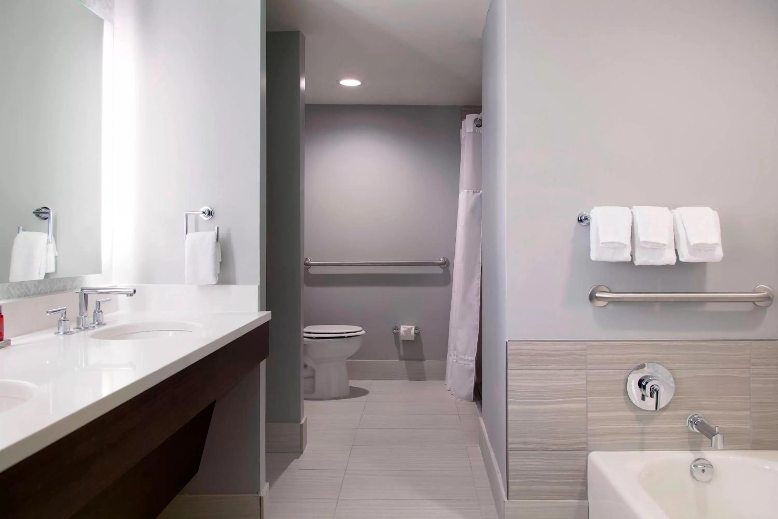 Bathroom in Franklin Marriott Cool Springs