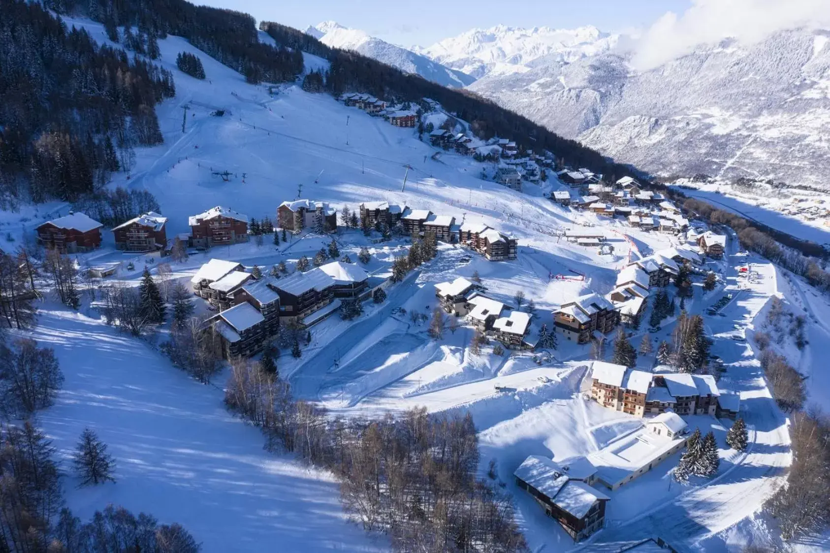 Skiing, Winter in SOWELL Family La Lauzière