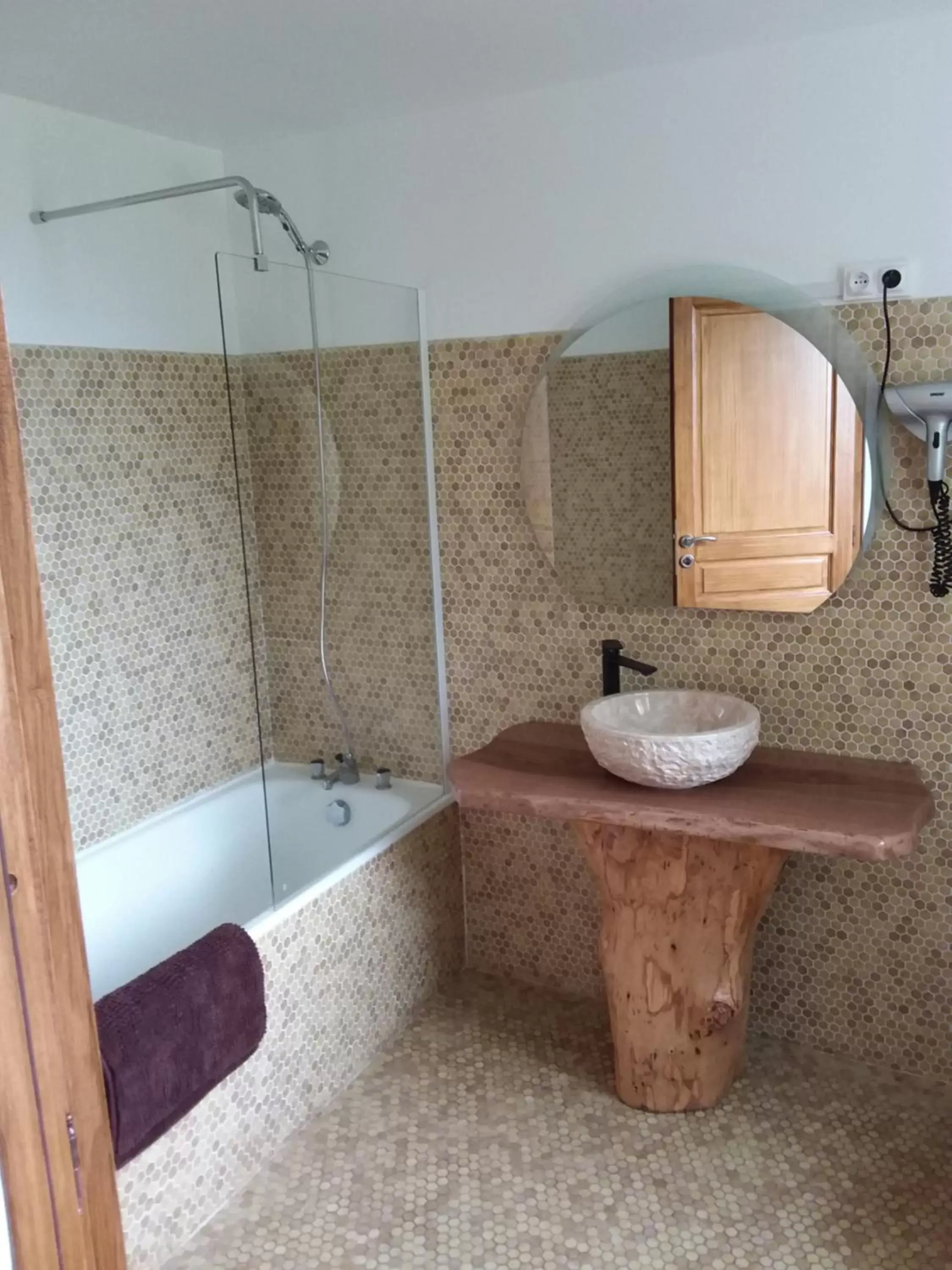 Bathroom in maison d'hôtes labastide