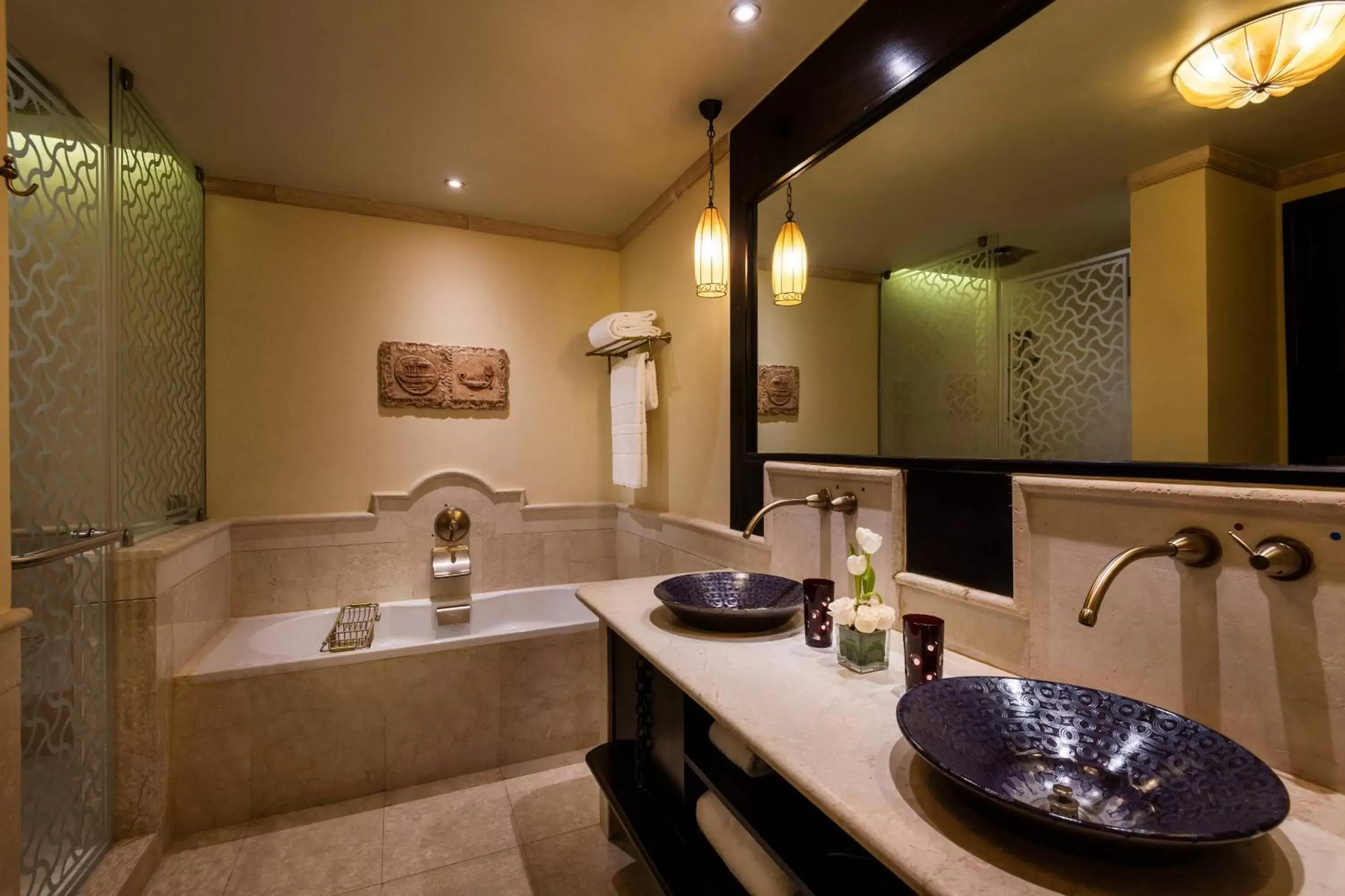 Bedroom, Bathroom in Sharq Village & Spa, a Ritz-Carlton Hotel