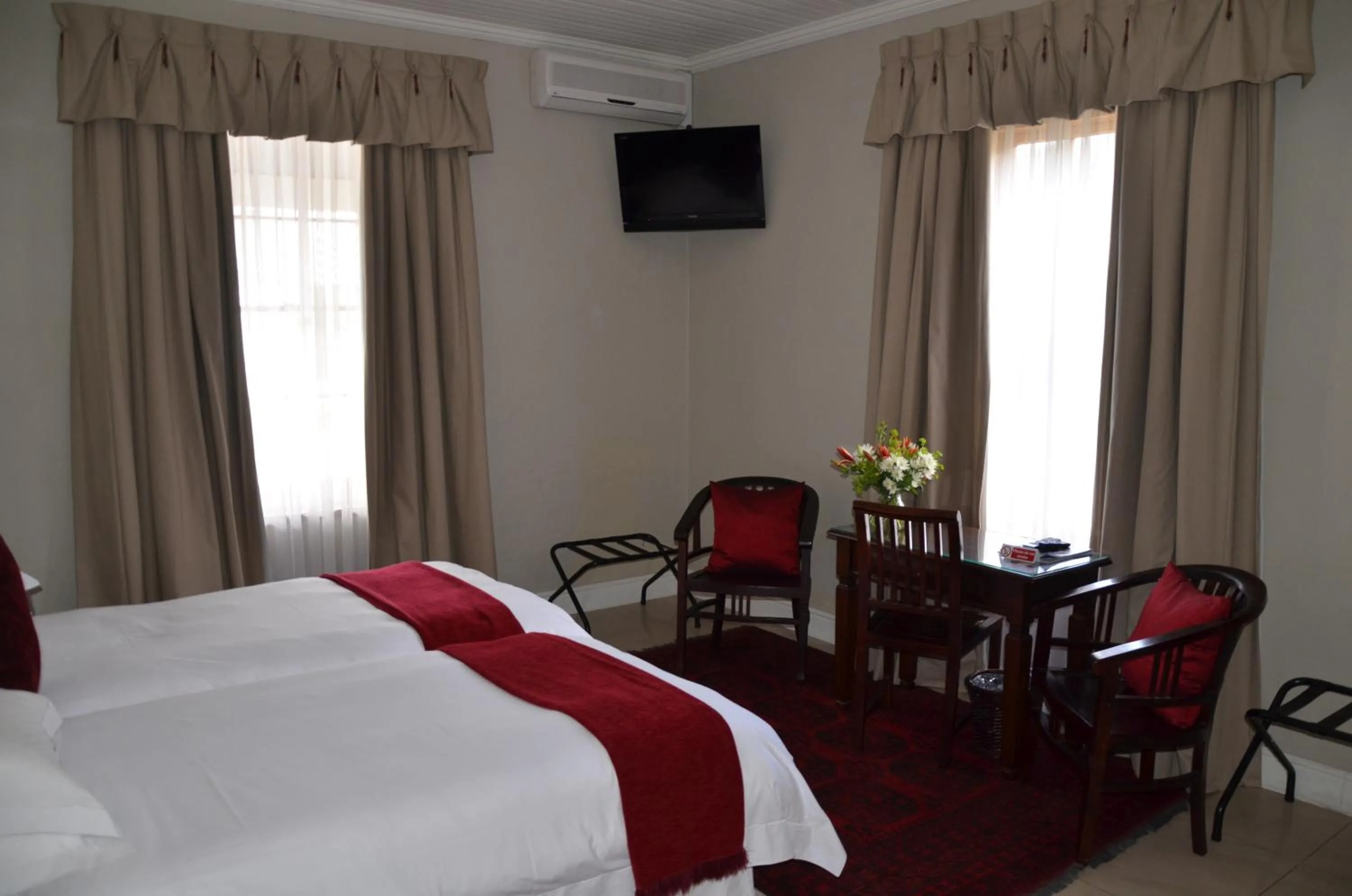 Photo of the whole room, Bed in Lemoenkloof Boutique Hotel
