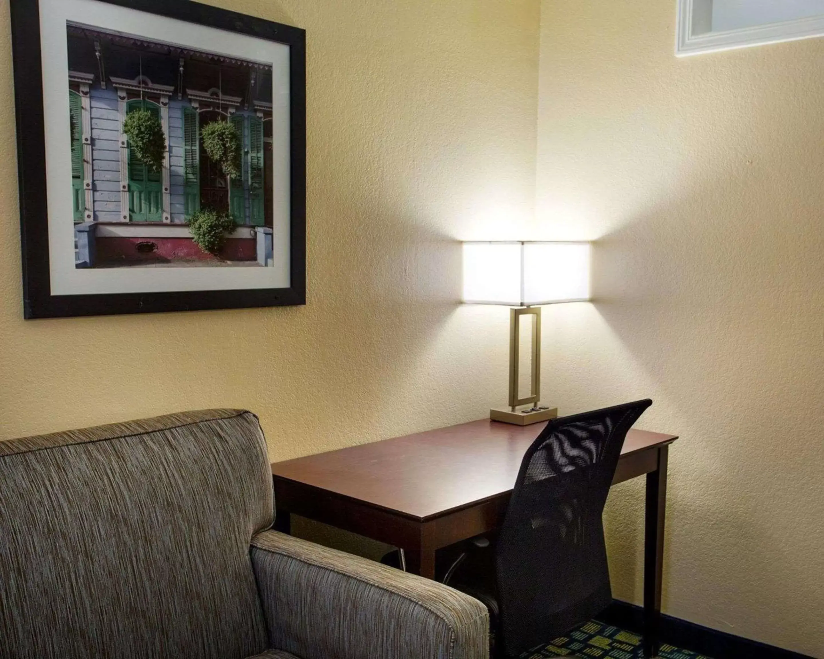 Photo of the whole room, Seating Area in Quality Inn Hammond