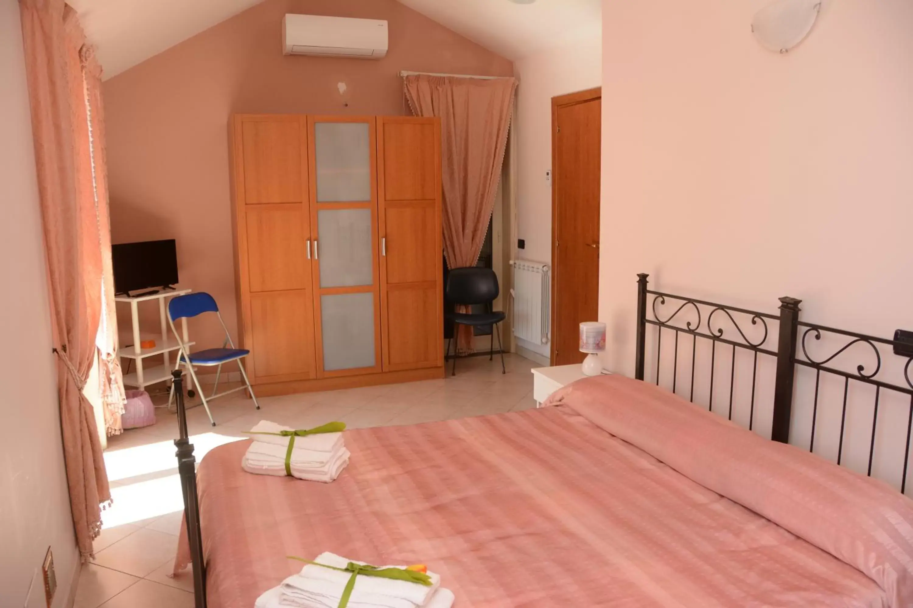 Photo of the whole room, Bed in B&B Villa San Leonardo