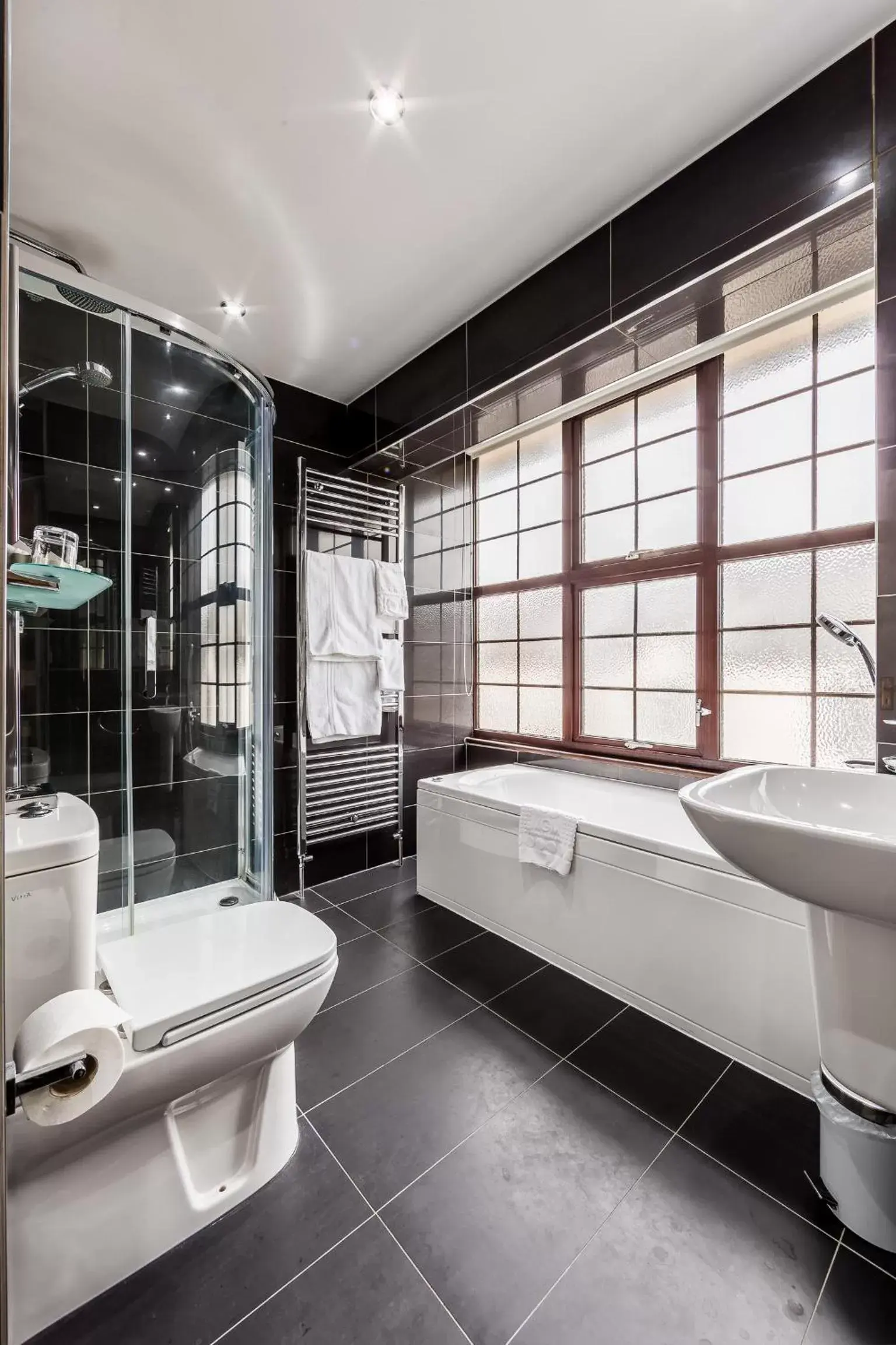 Bathroom in Muthu Westcliff Hotel (Near London Southend Airport)