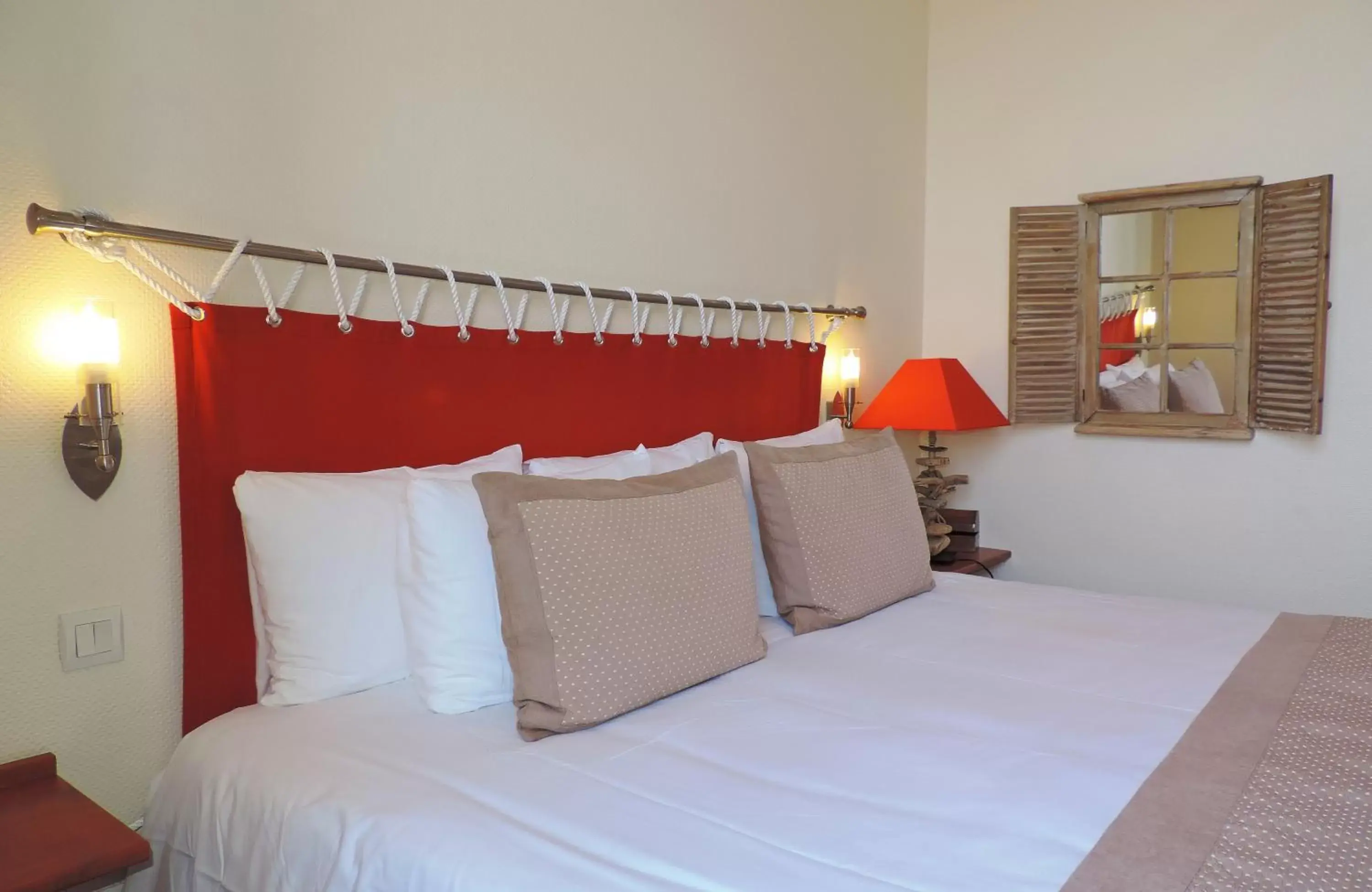Bedroom, Bed in Hôtel Aux Tamaris - Vue Mer