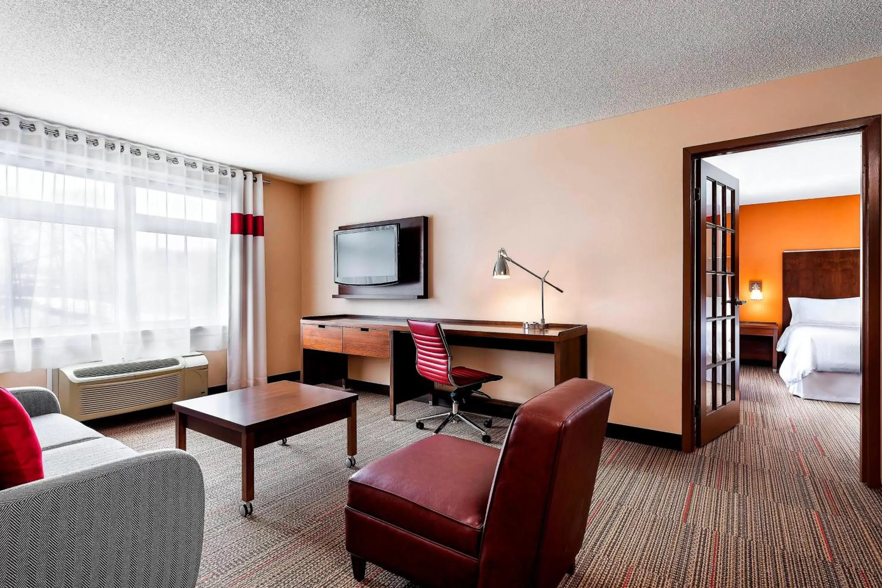 Photo of the whole room, Seating Area in Four Points by Sheraton Barrie