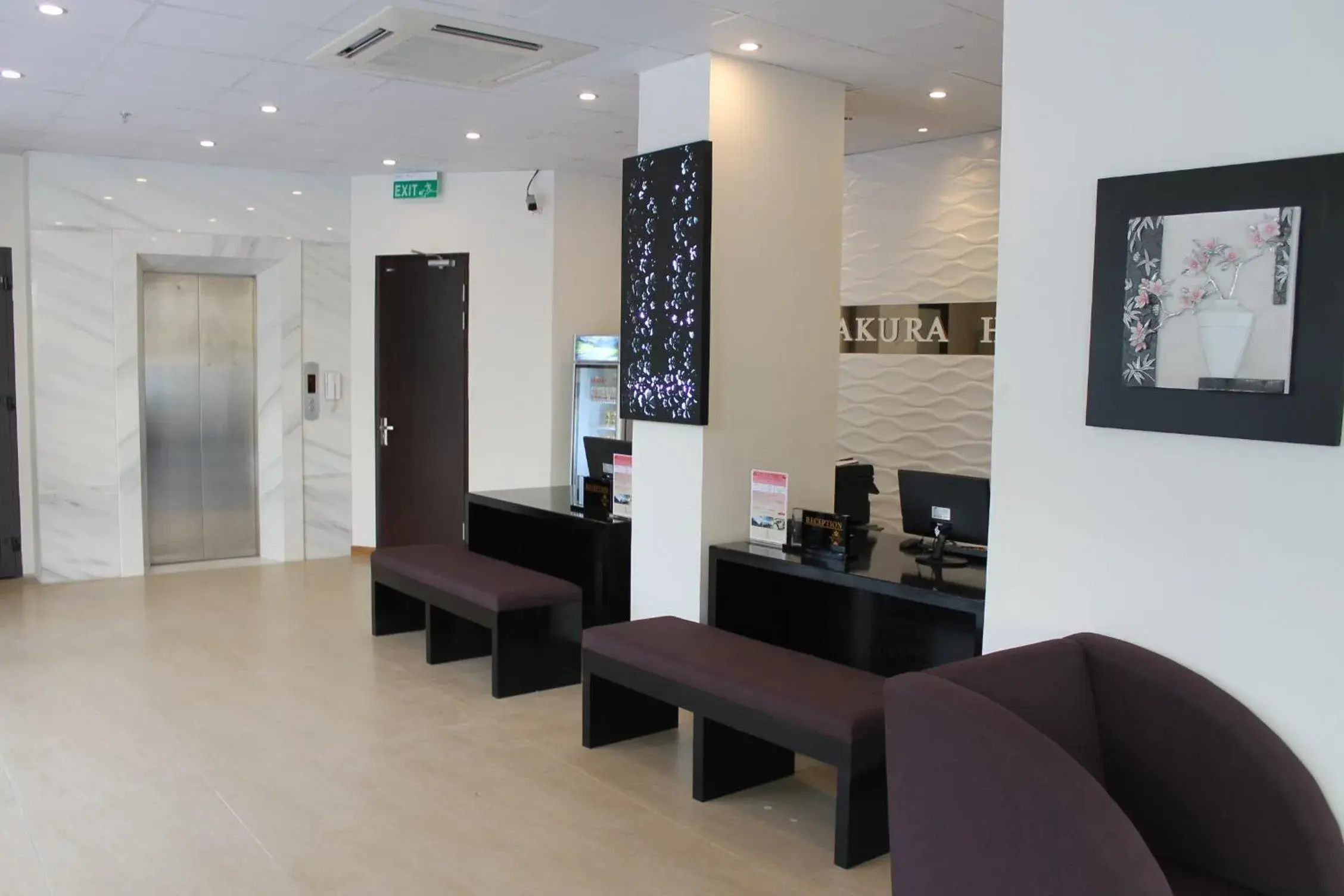 Lobby or reception, Seating Area in Sakura Hotel 2