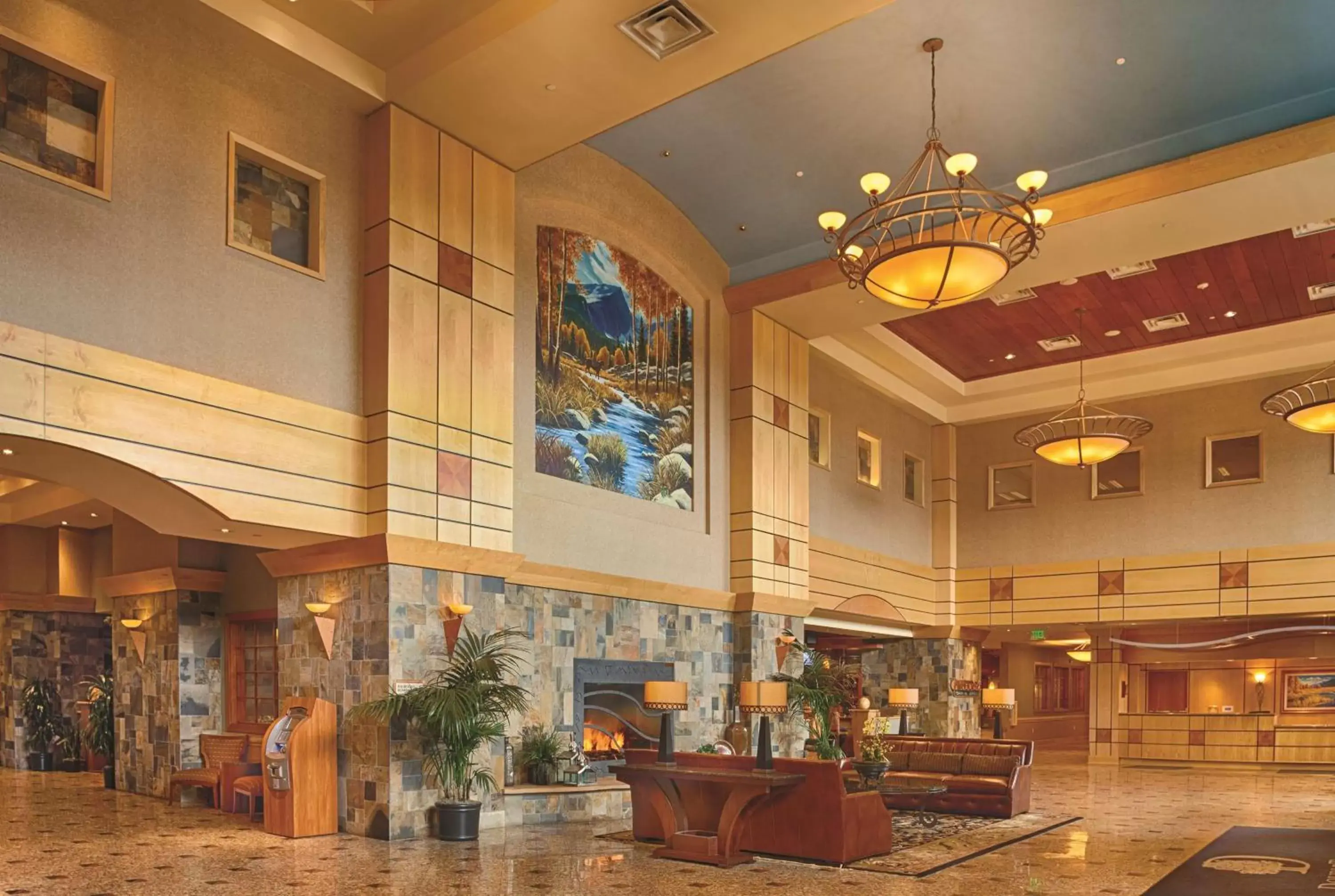 Lobby or reception, Restaurant/Places to Eat in DoubleTree by Hilton Denver Central Park