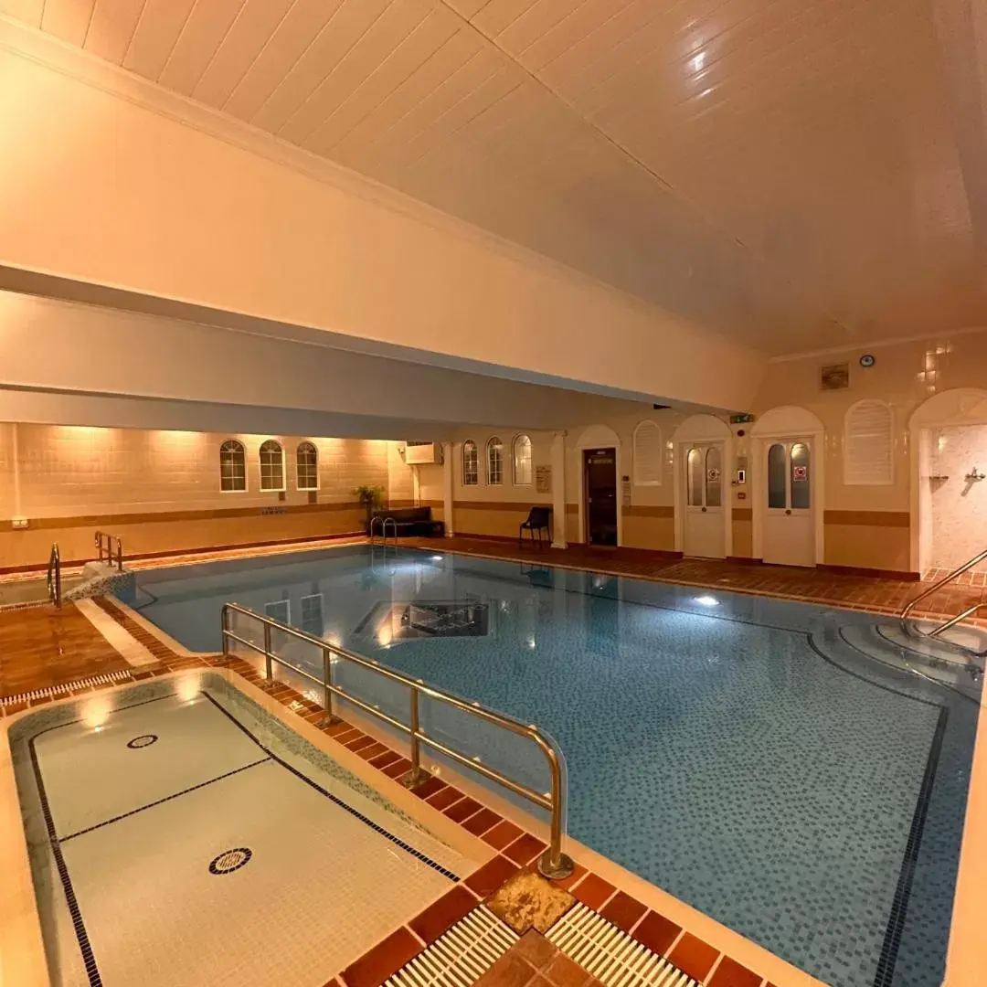 Swimming Pool in Mercure Bournemouth Queens Hotel and Spa