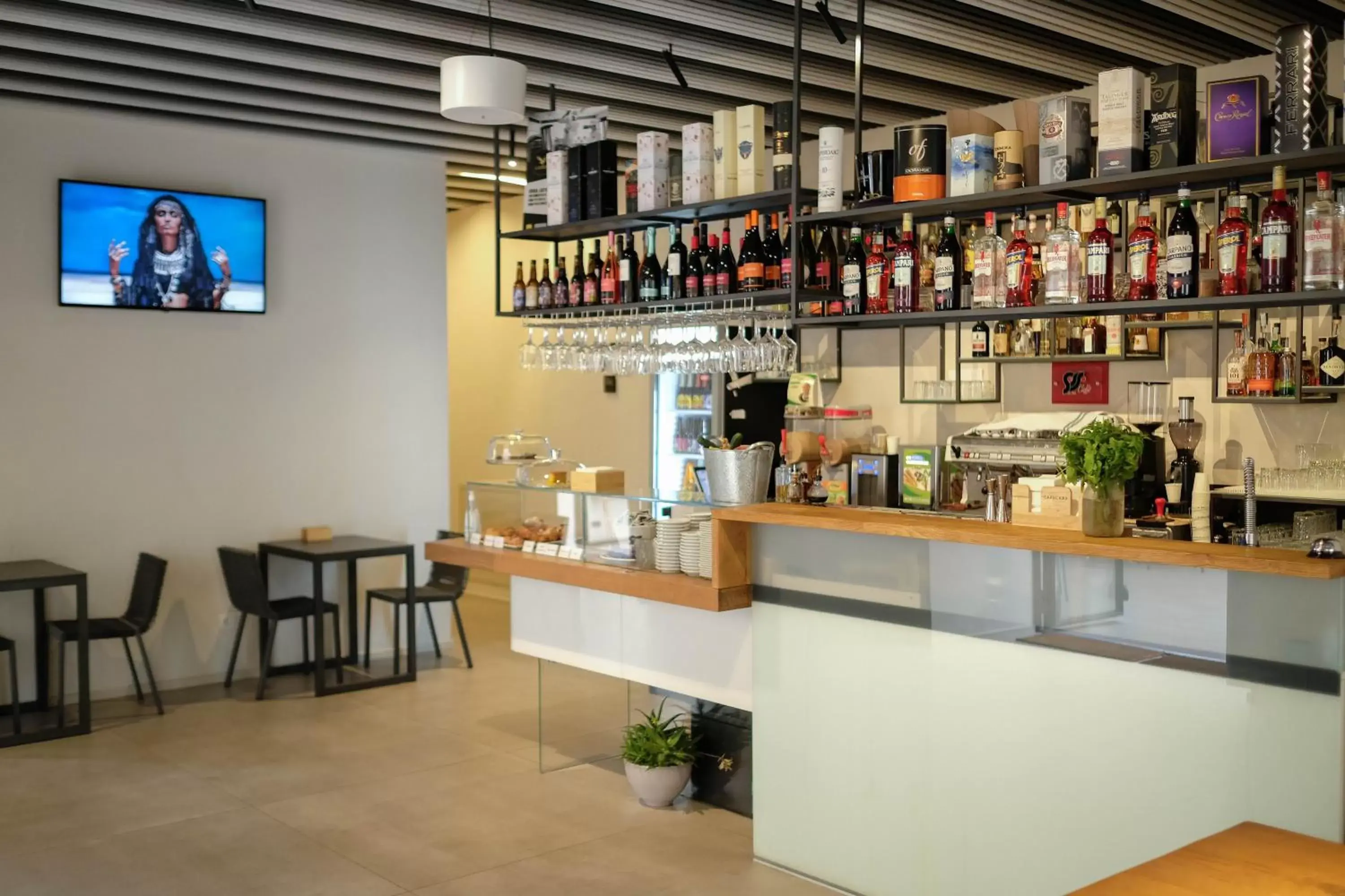 Restaurant/places to eat, Lounge/Bar in Albergo Centrale
