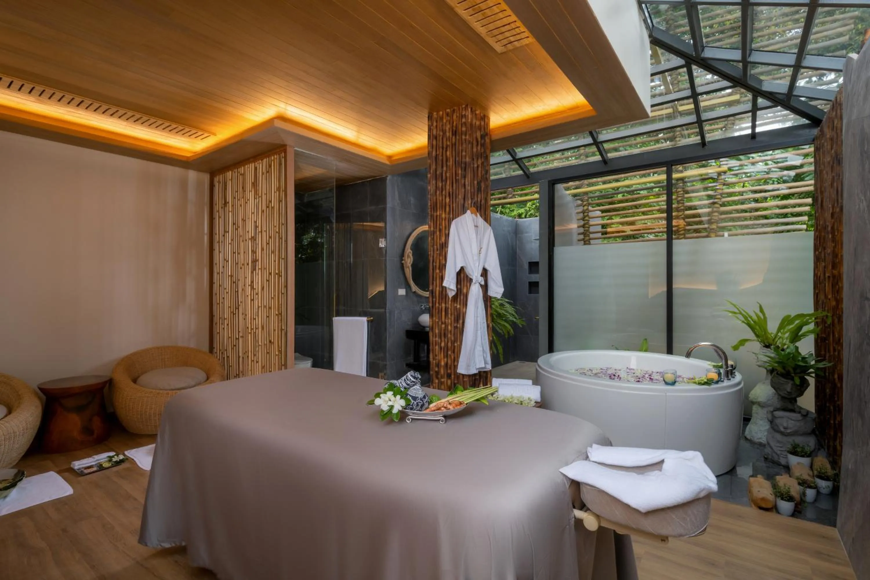 Spa and wellness centre/facilities, Bed in SINAE Phuket Luxury Hotel