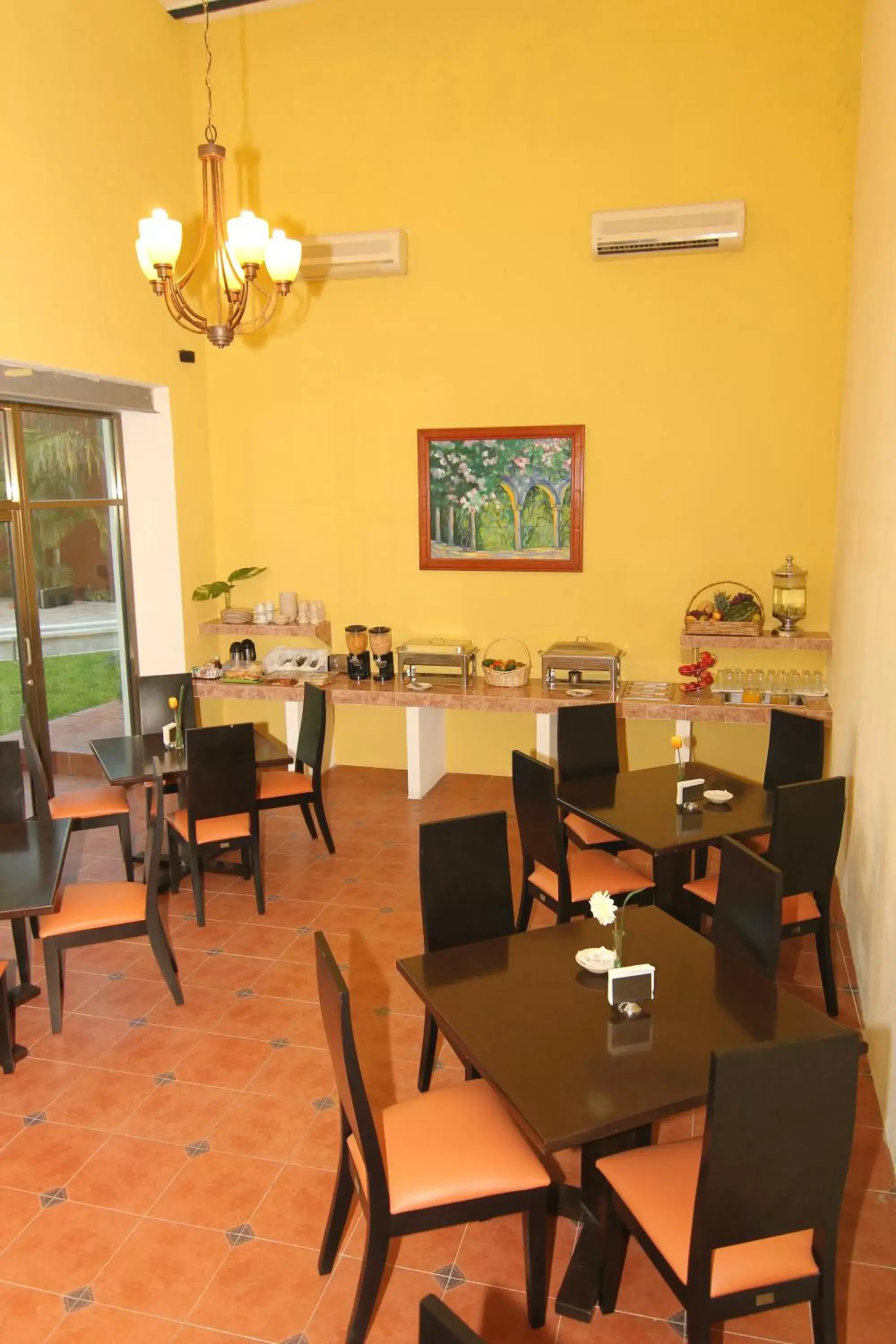 Restaurant/Places to Eat in Hotel Embajadores