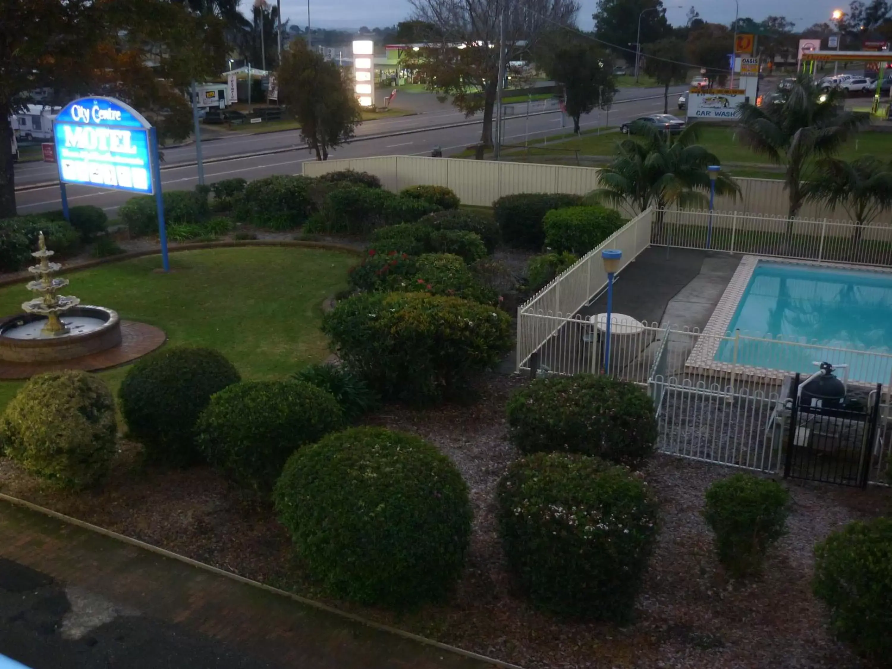Pool View in City Centre Motel Kempsey