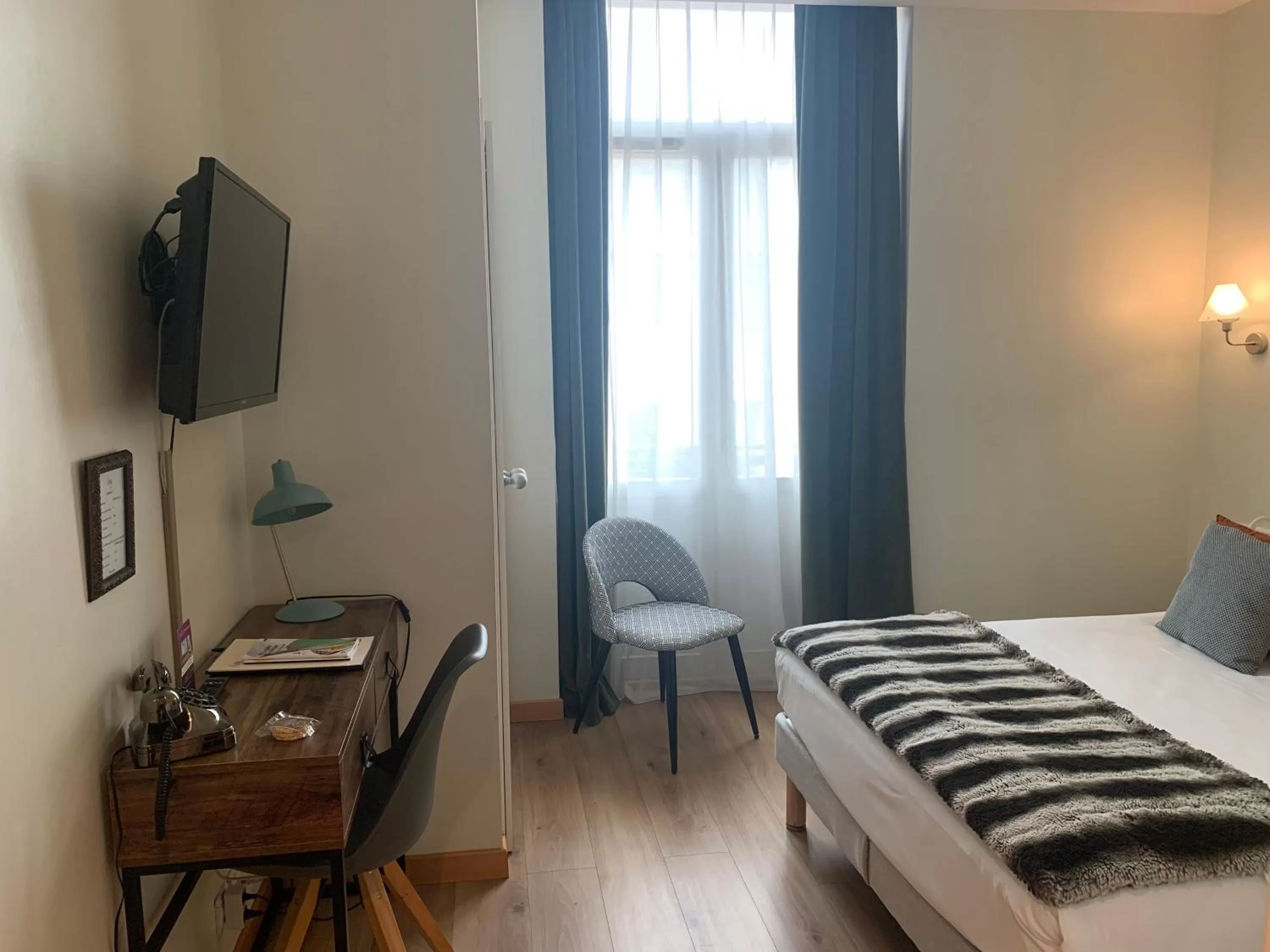 TV and multimedia, Bed in Hôtel Vintage