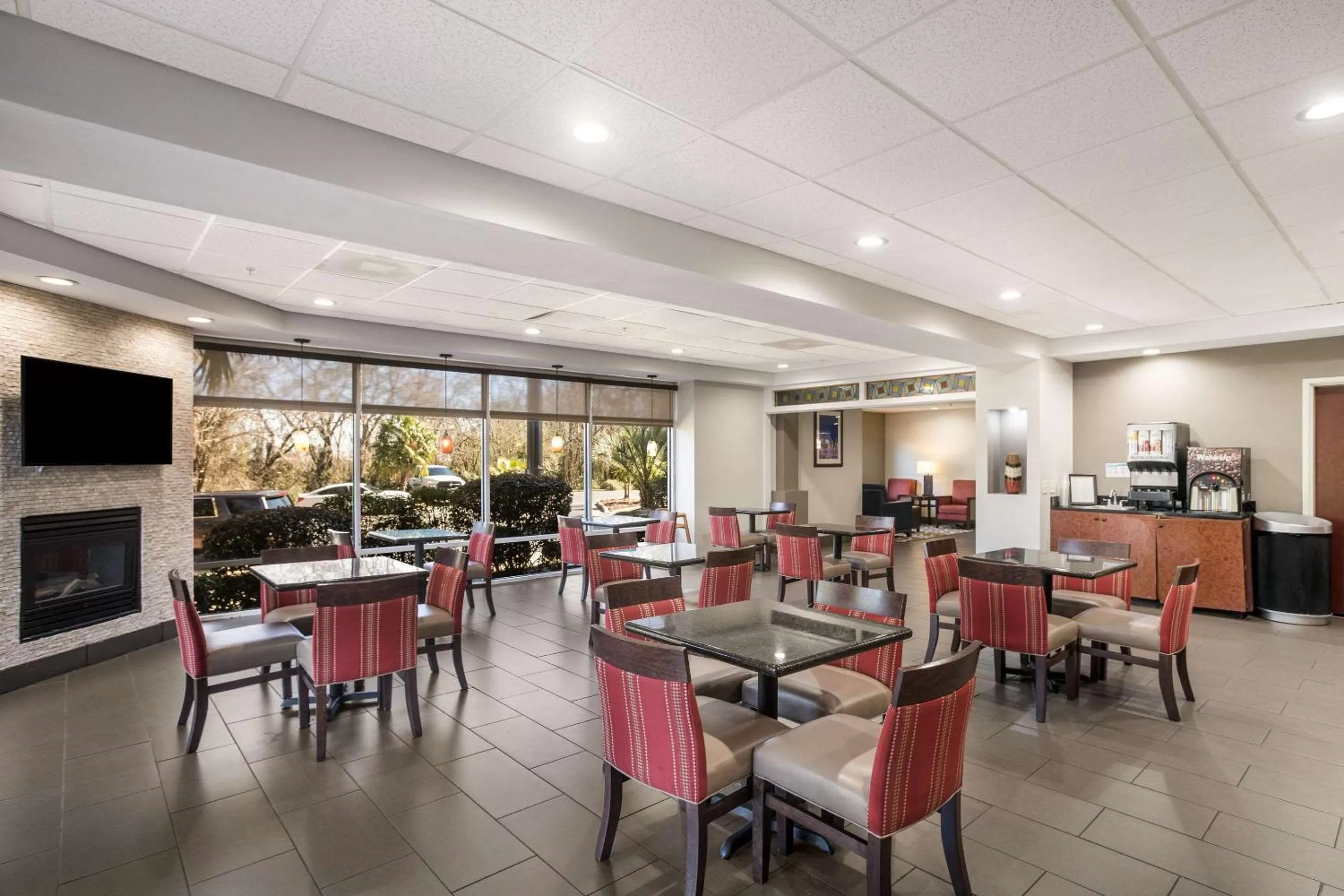 Restaurant/places to eat in Comfort Suites Forsyth near I-75