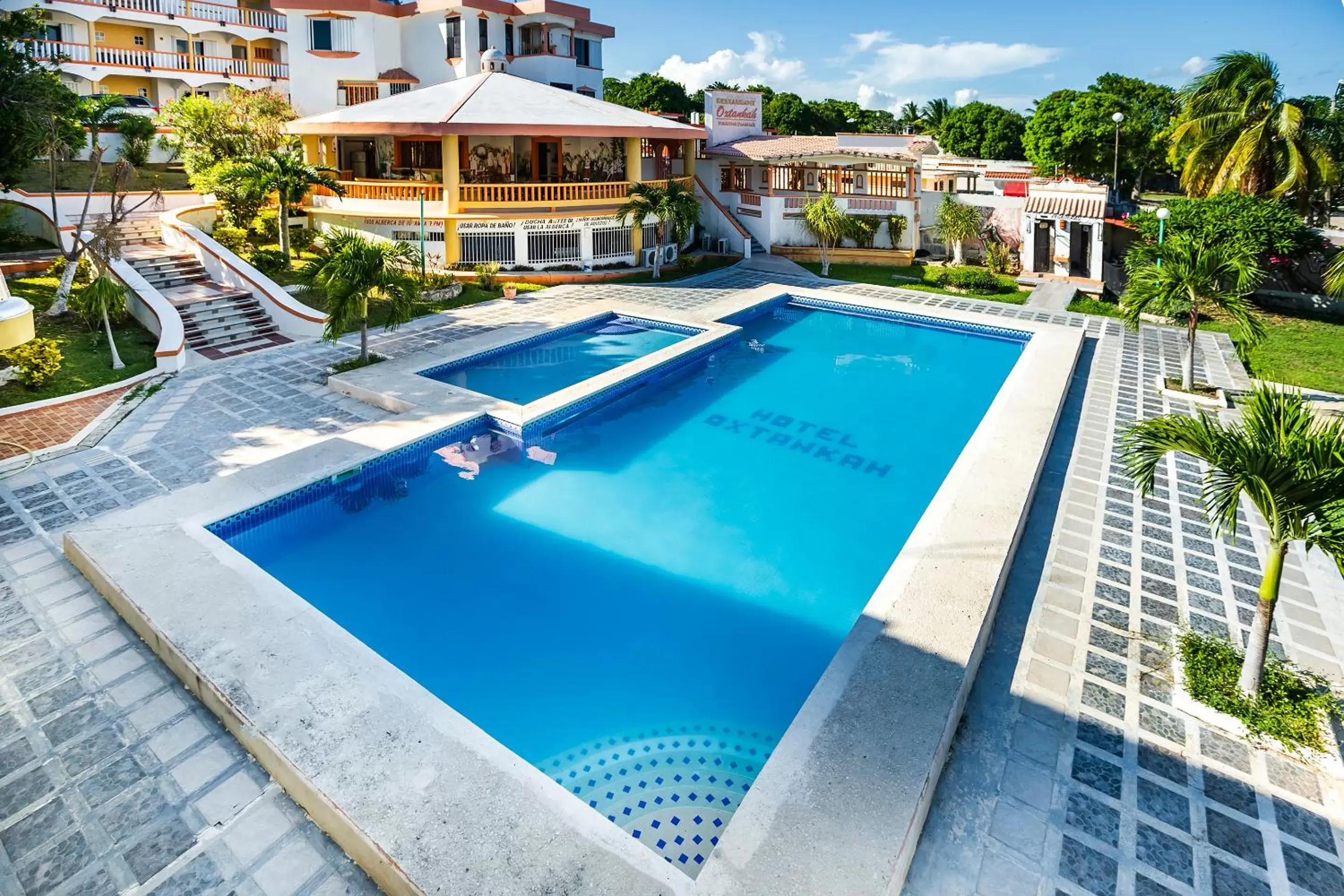 Swimming Pool in Capital O Oxtankah,chetumal bay