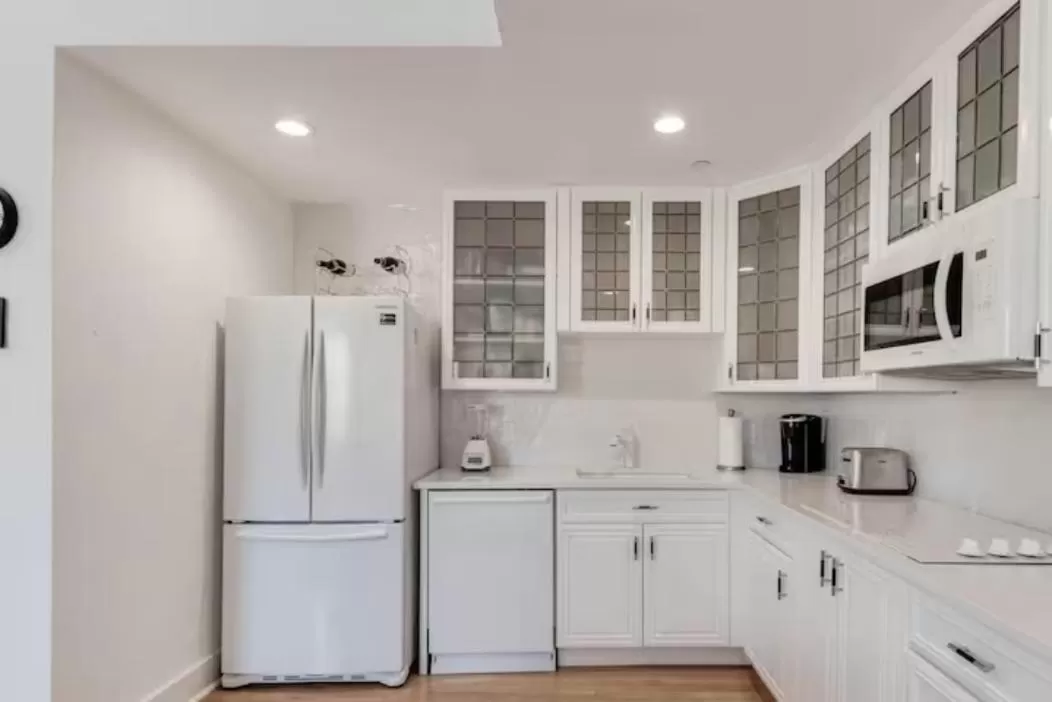 Kitchen or kitchenette in Tropicals of Palm Beach