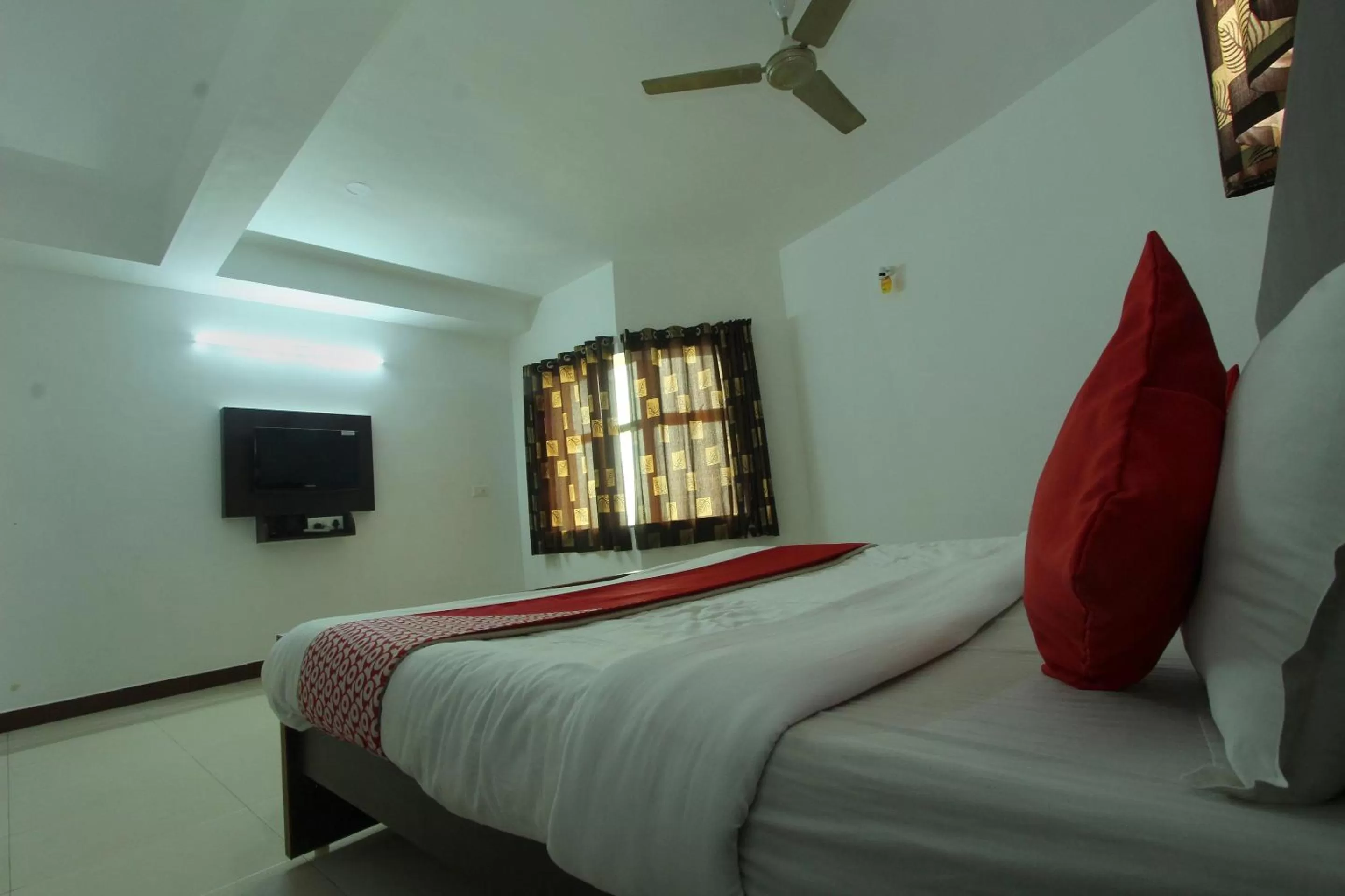 Bed in Lake View Hotel