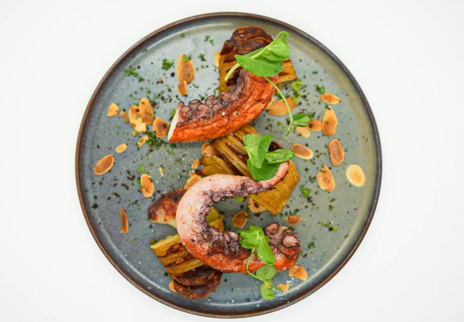 Restaurant/places to eat in LA MAISON CIARA - Suites et chambres