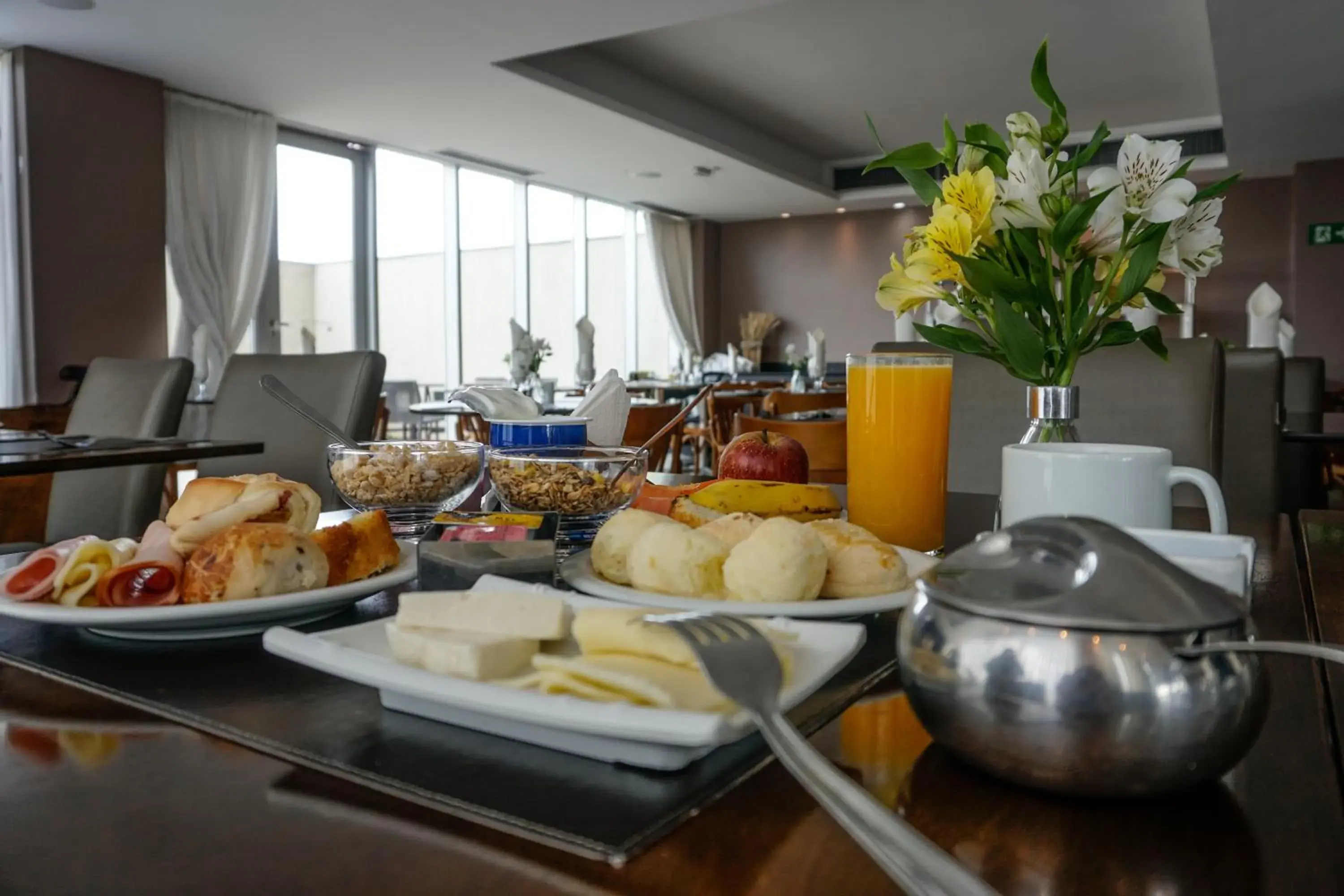 Breakfast in San Diego Suites Veredas Sete Lagoas Breakfast in San Diego Suites Veredas Sete Lagoas