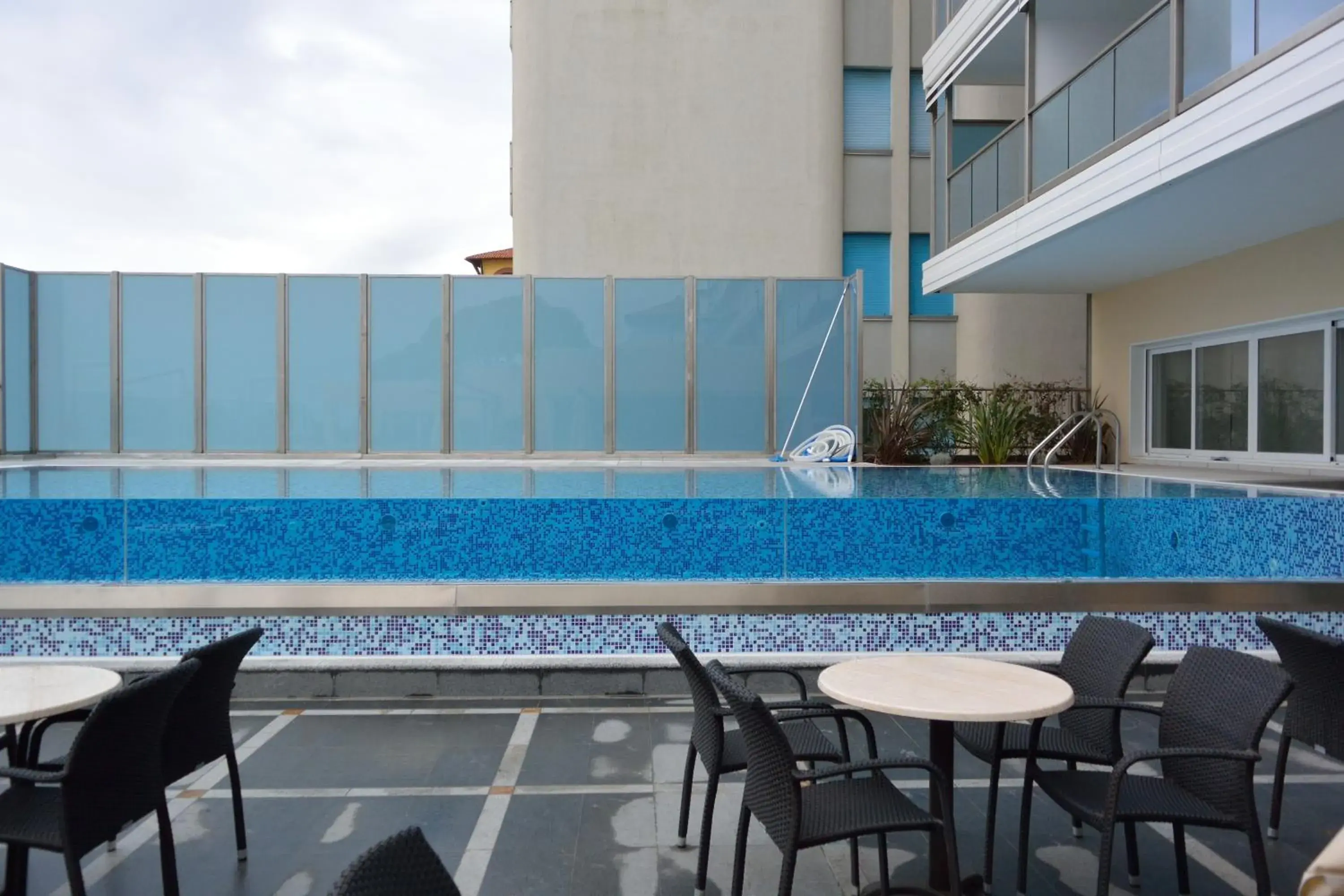 Patio, Swimming Pool in Hotel Columbus