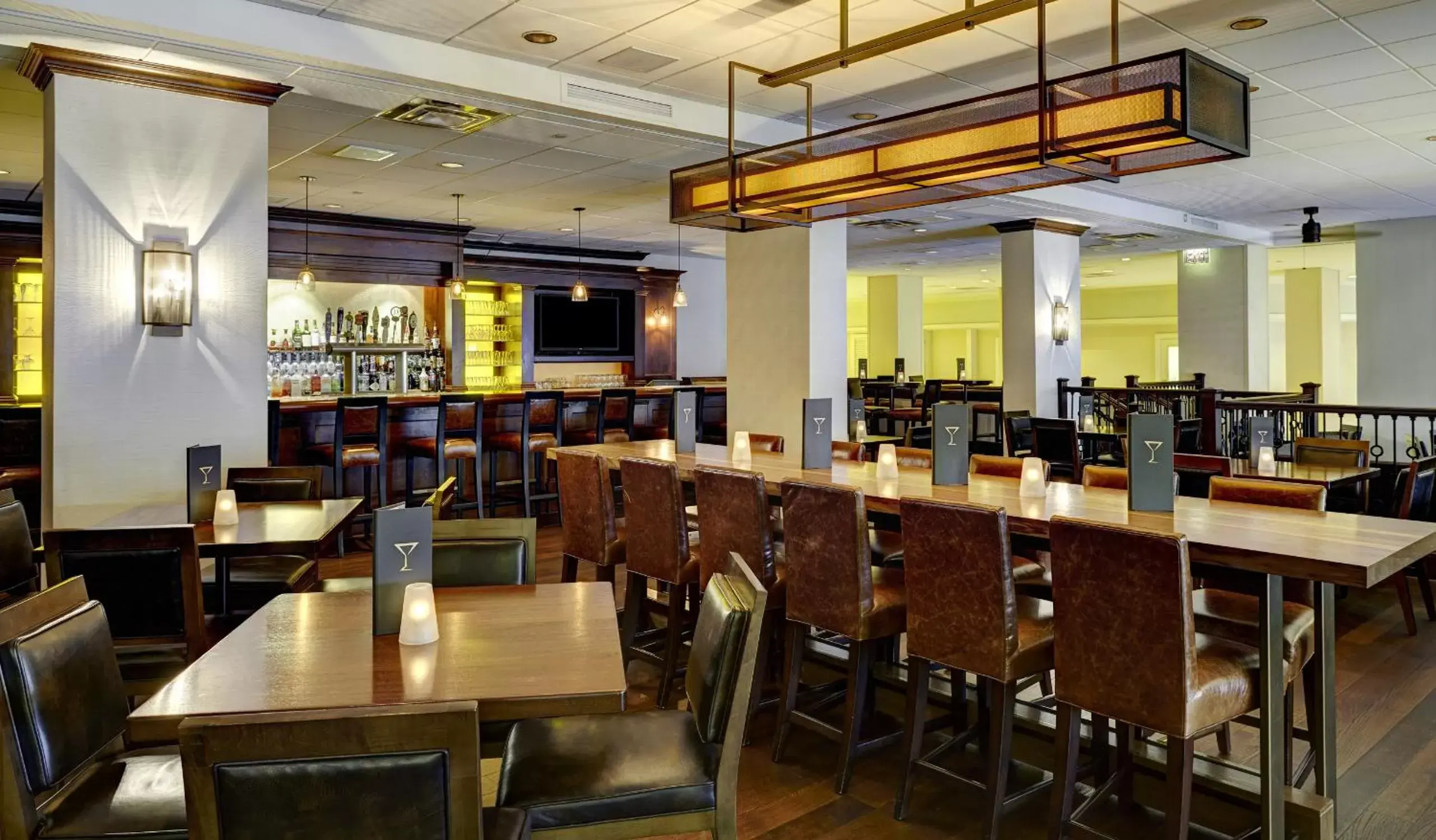 Lounge or bar, Restaurant/Places to Eat in Hilton Orlando Lake Buena Vista - Disney Springs™ Area