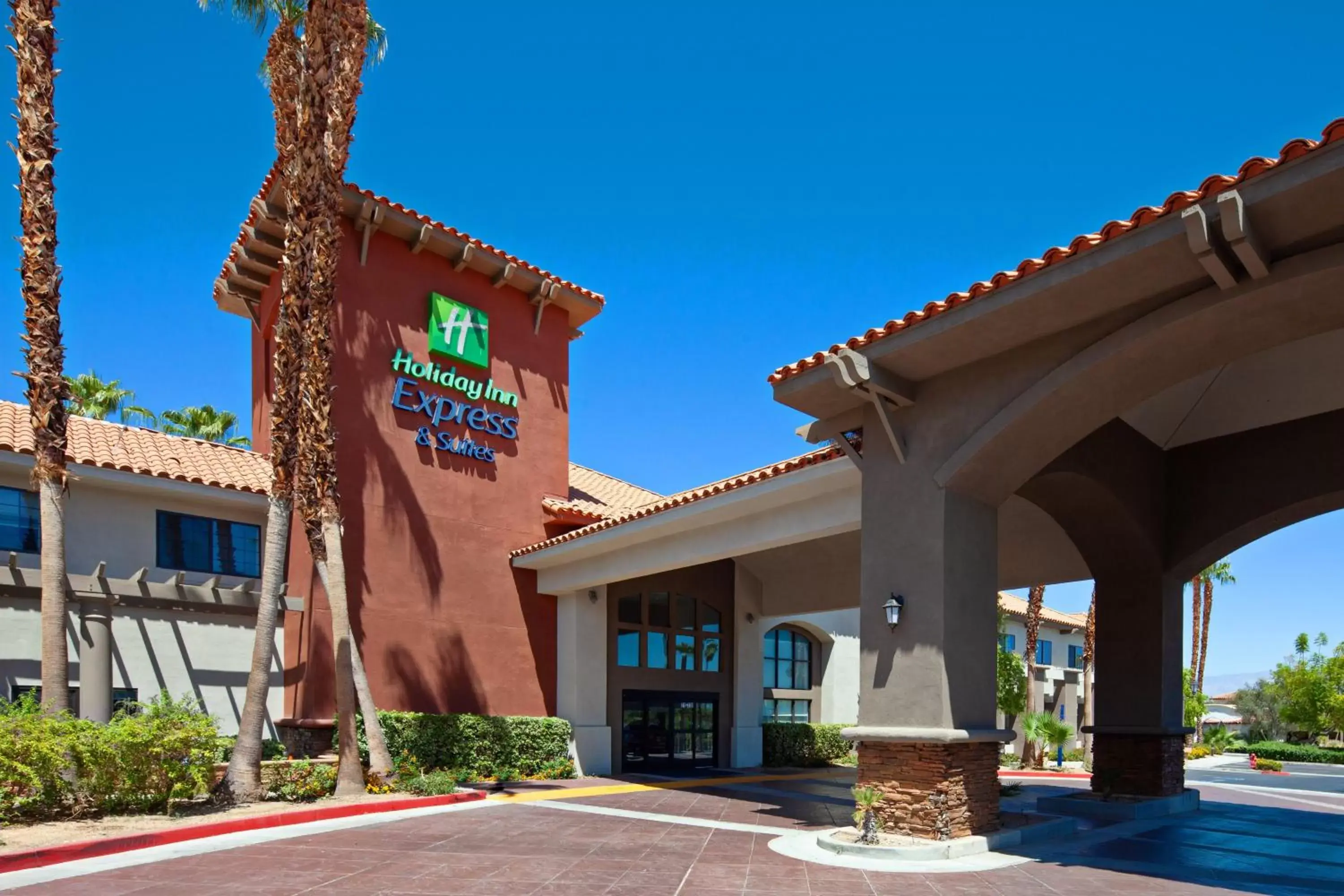 Property building in Holiday Inn Express & Suites Rancho Mirage - Palm Spgs Area by IHG Property building in Holiday Inn Express & Suites Rancho Mirage - Palm Spgs Area by IHG