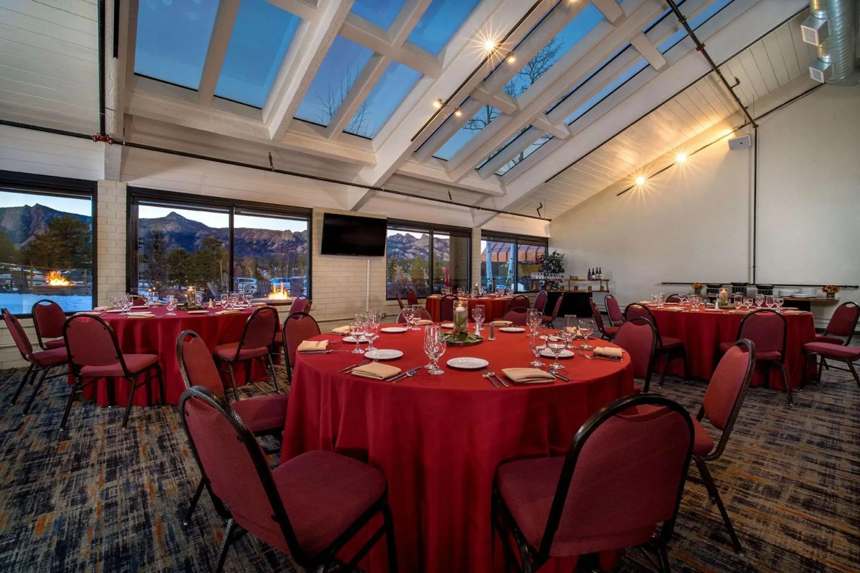 Meeting/conference room, Restaurant/Places to Eat in The Ridgeline Hotel, Estes Park, Ascend Hotel Collection