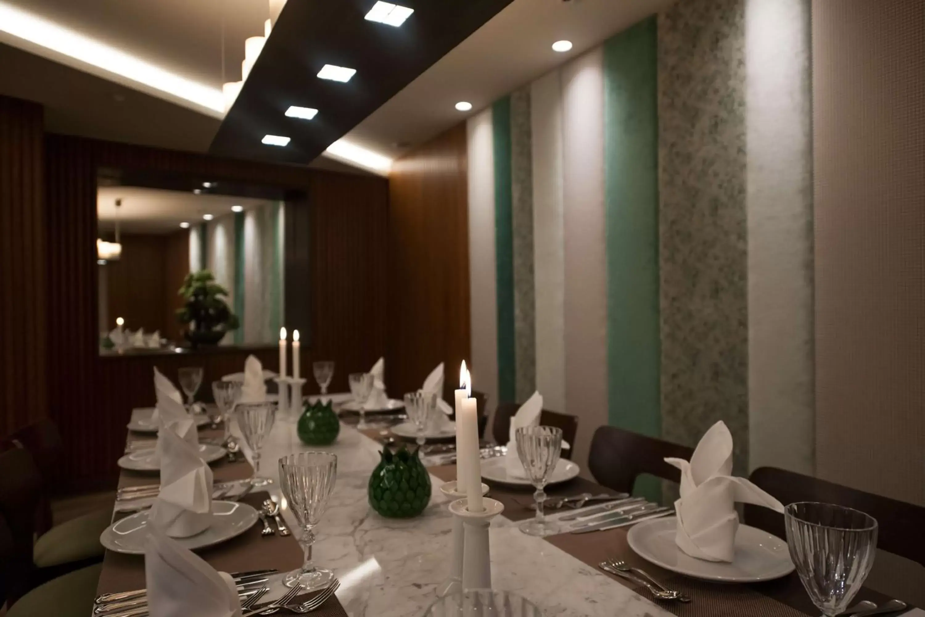 Restaurant/Places to Eat in DoubleTree by Hilton Istanbul - Sirkeci