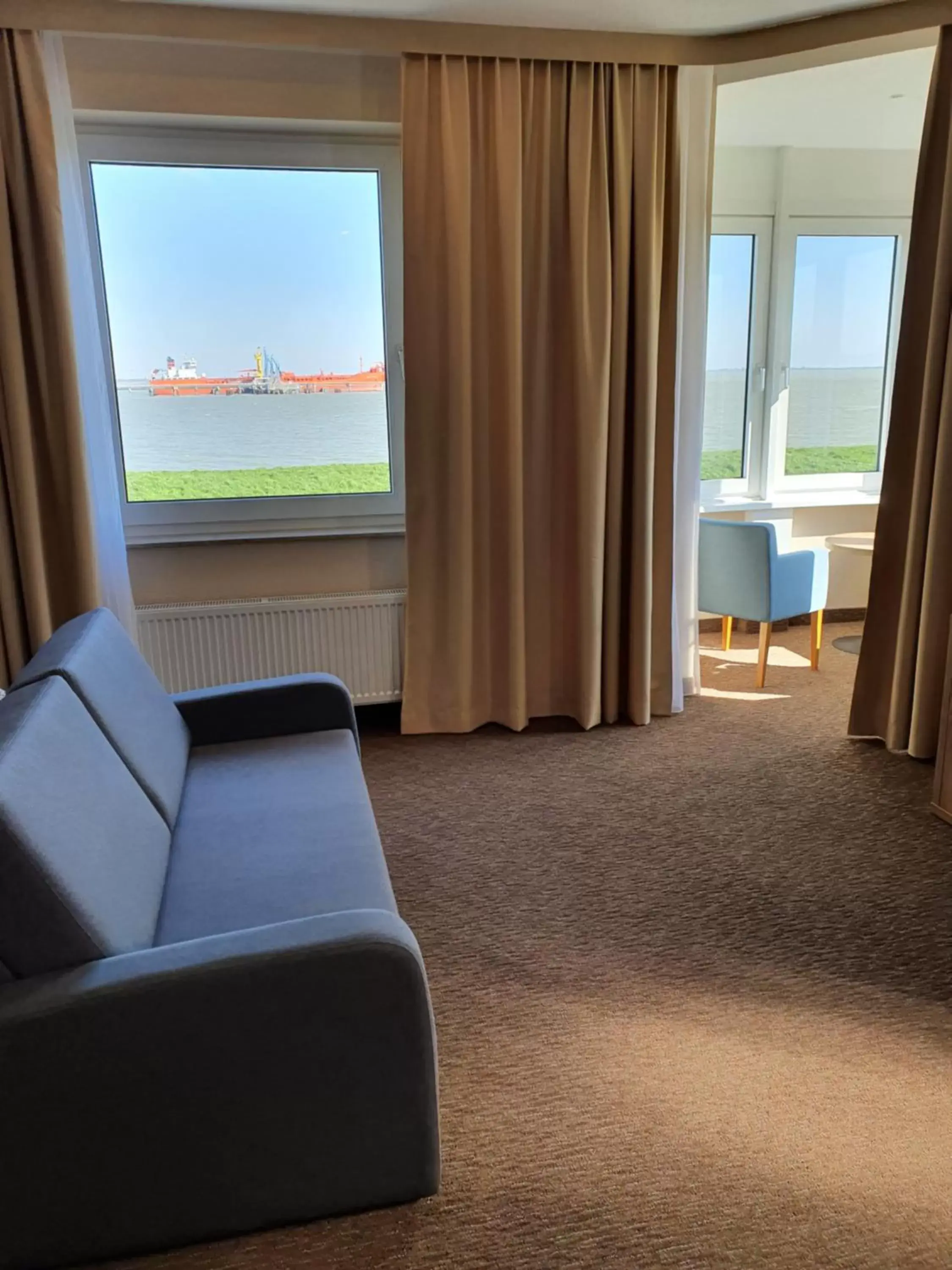 Living room, Sea View in Nordseehotel Wilhelmshaven