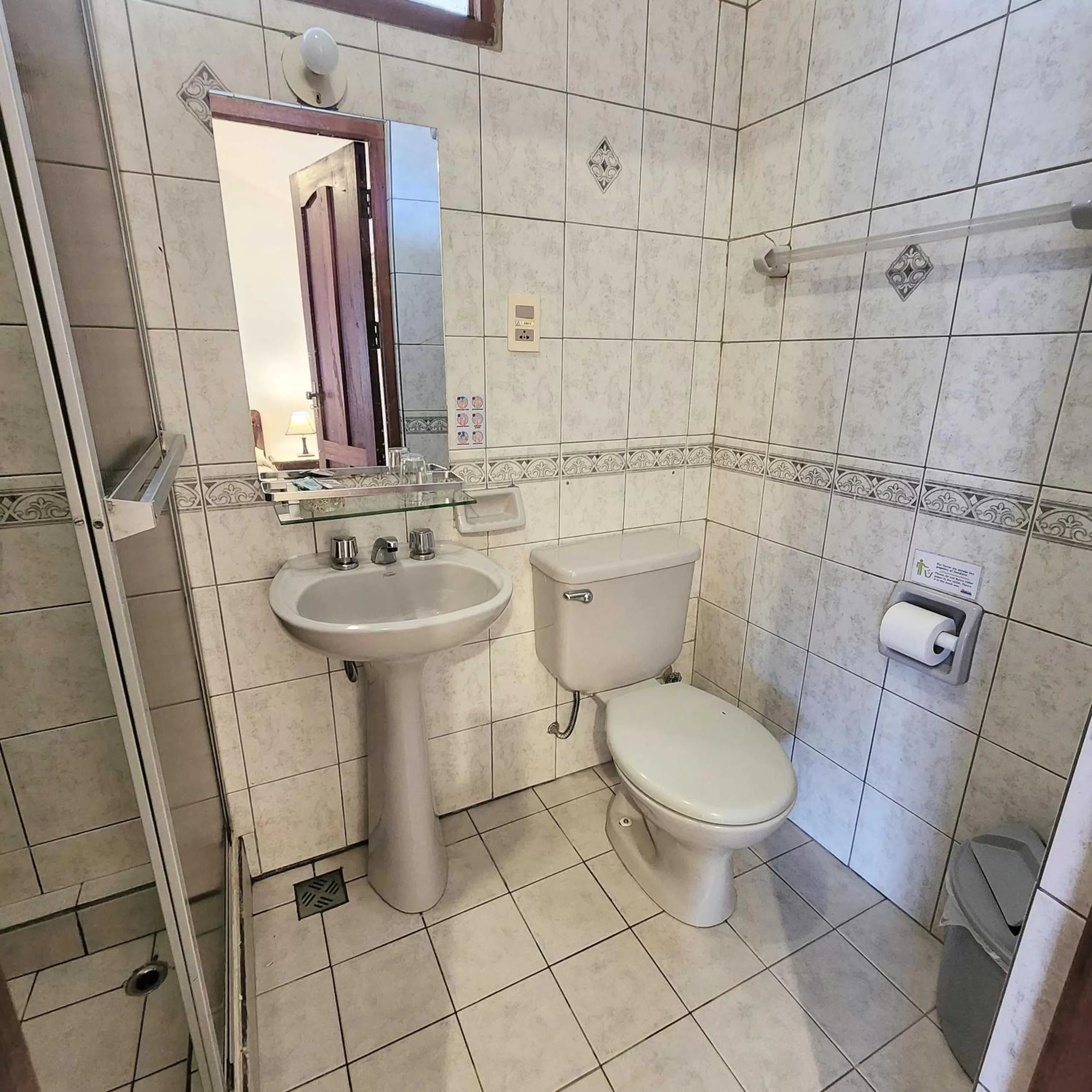 Shower in Hotel Carmen