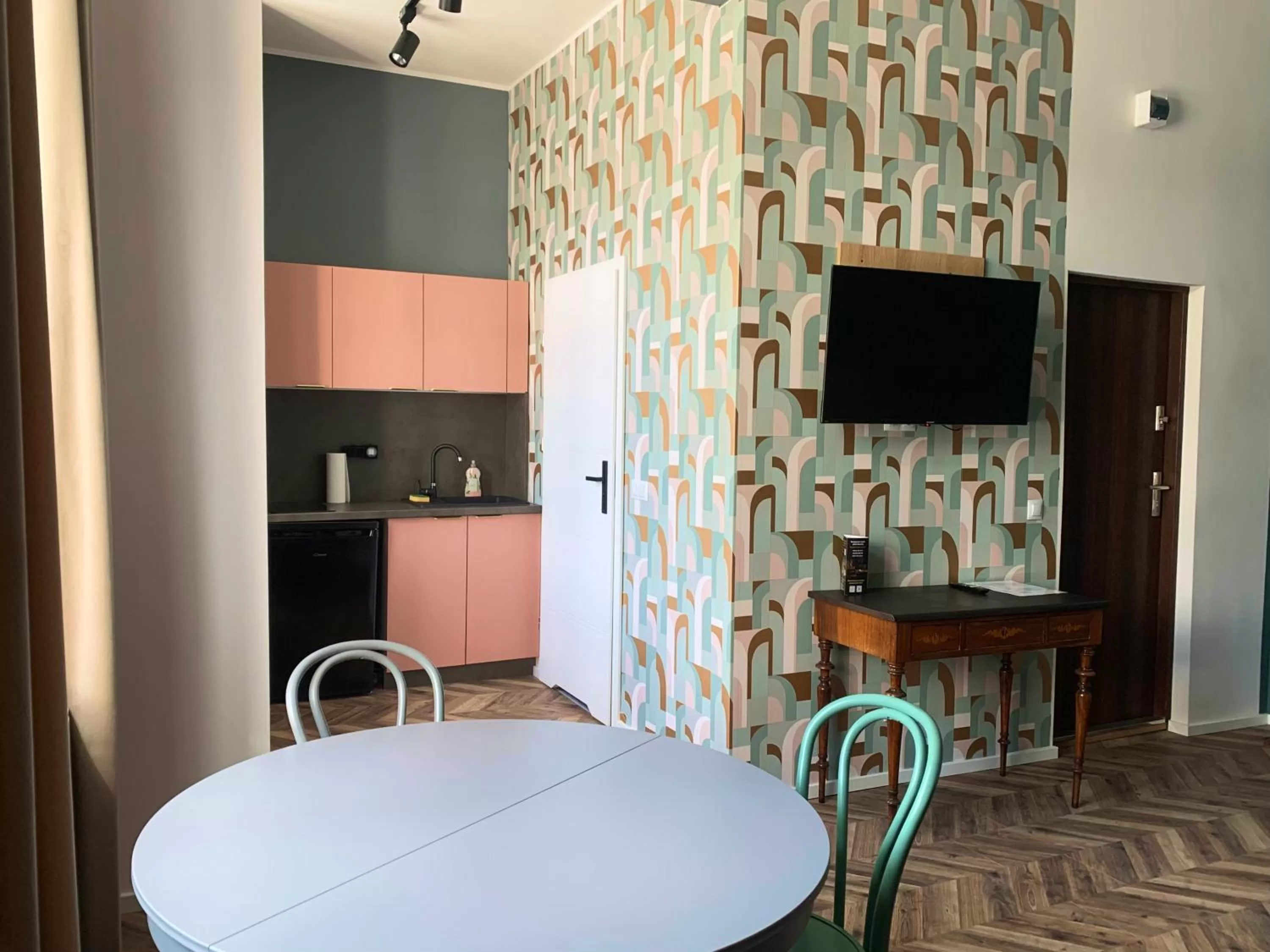 TV and multimedia in Apartamenty Piotrkowska 28 by Good Time